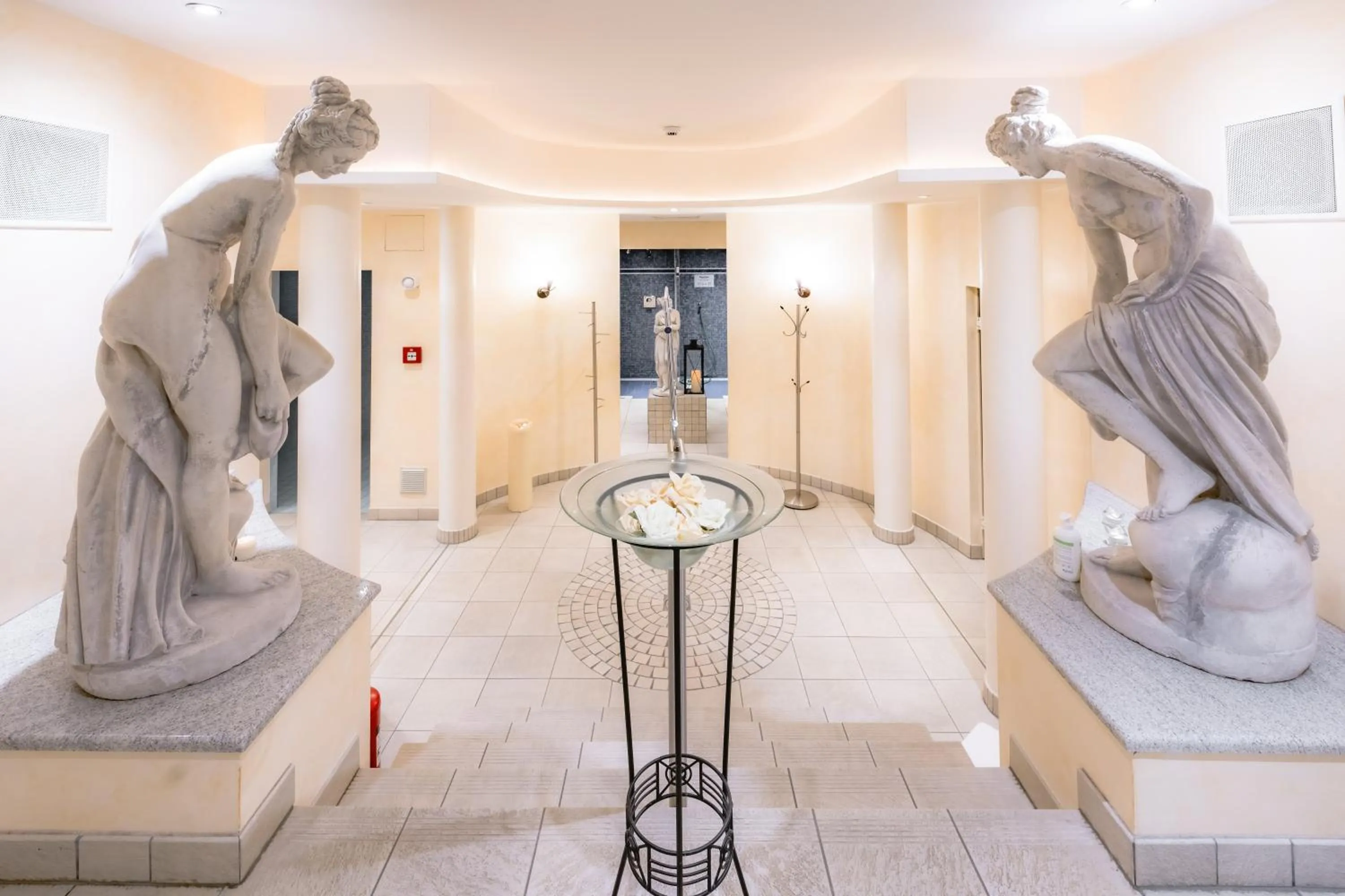 Swimming pool in Hotel Alex