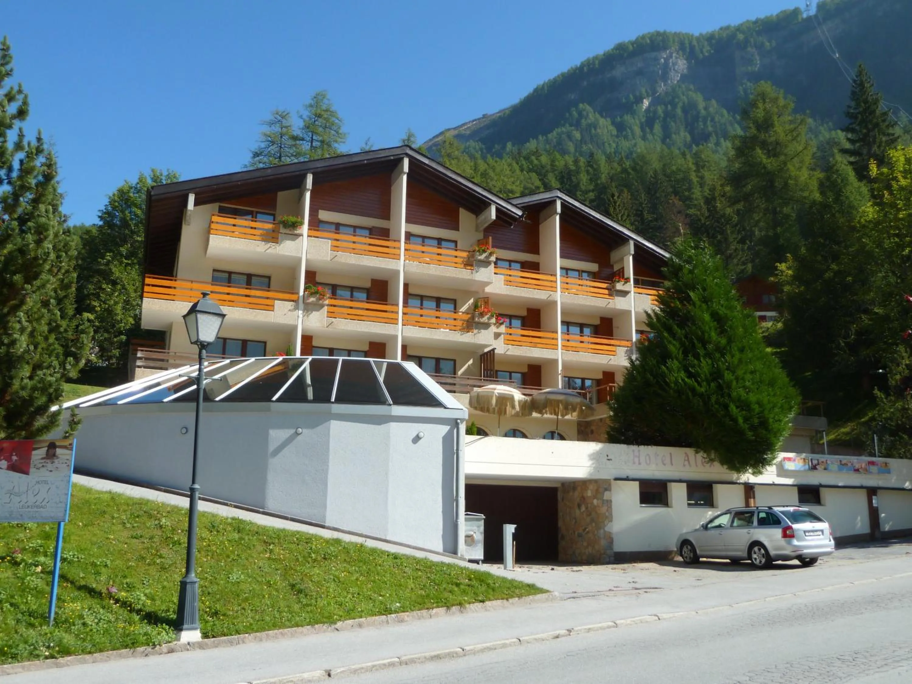 Facade/entrance in Hotel Alex