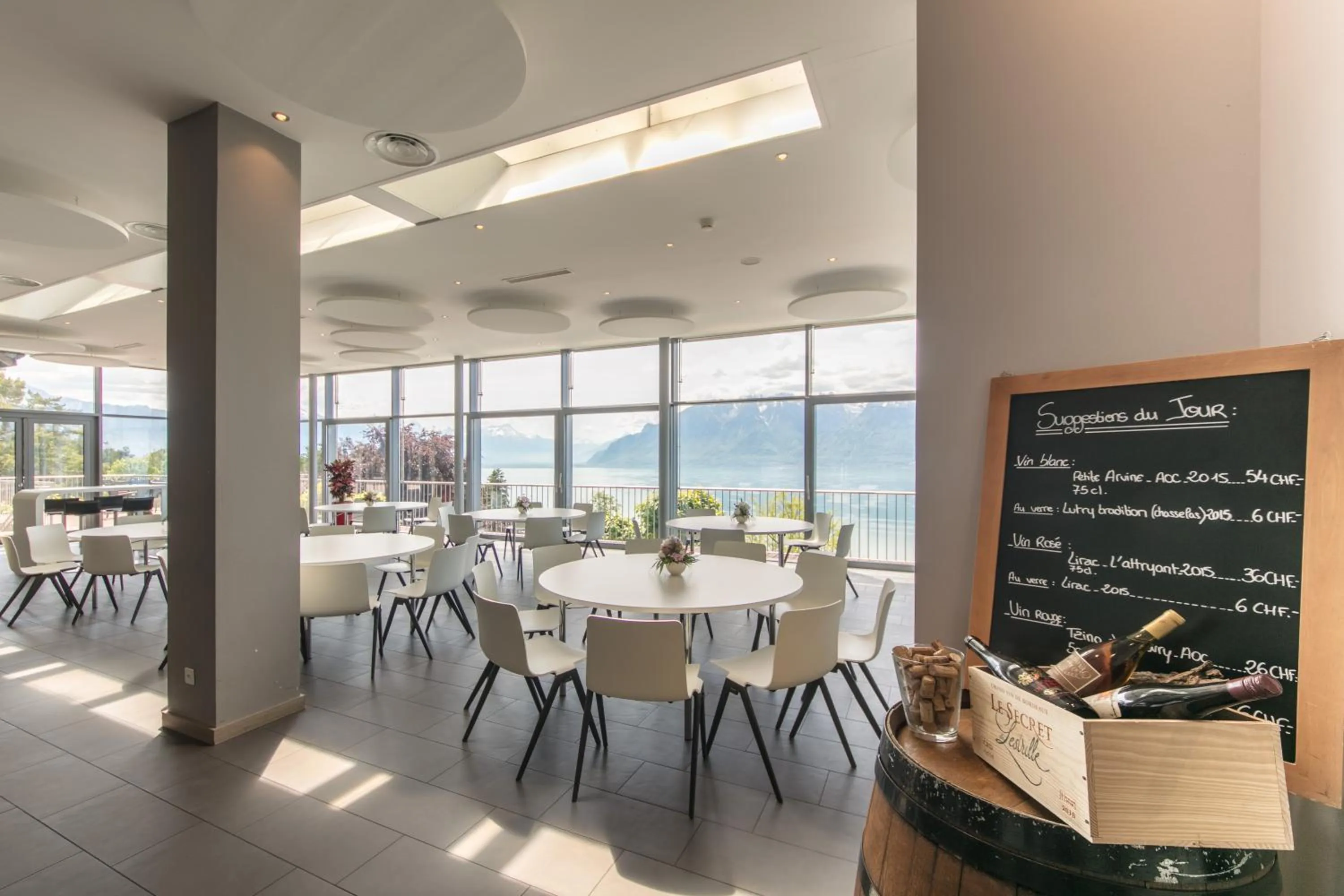 Restaurant/places to eat in Hôtel Prealpina