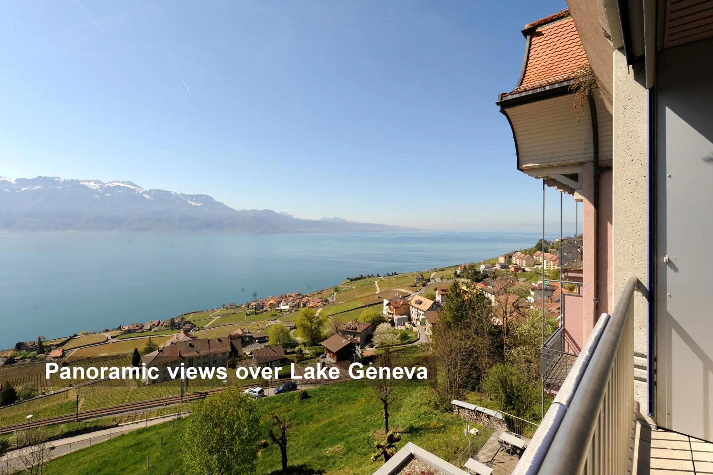 Lake view in Hôtel Prealpina