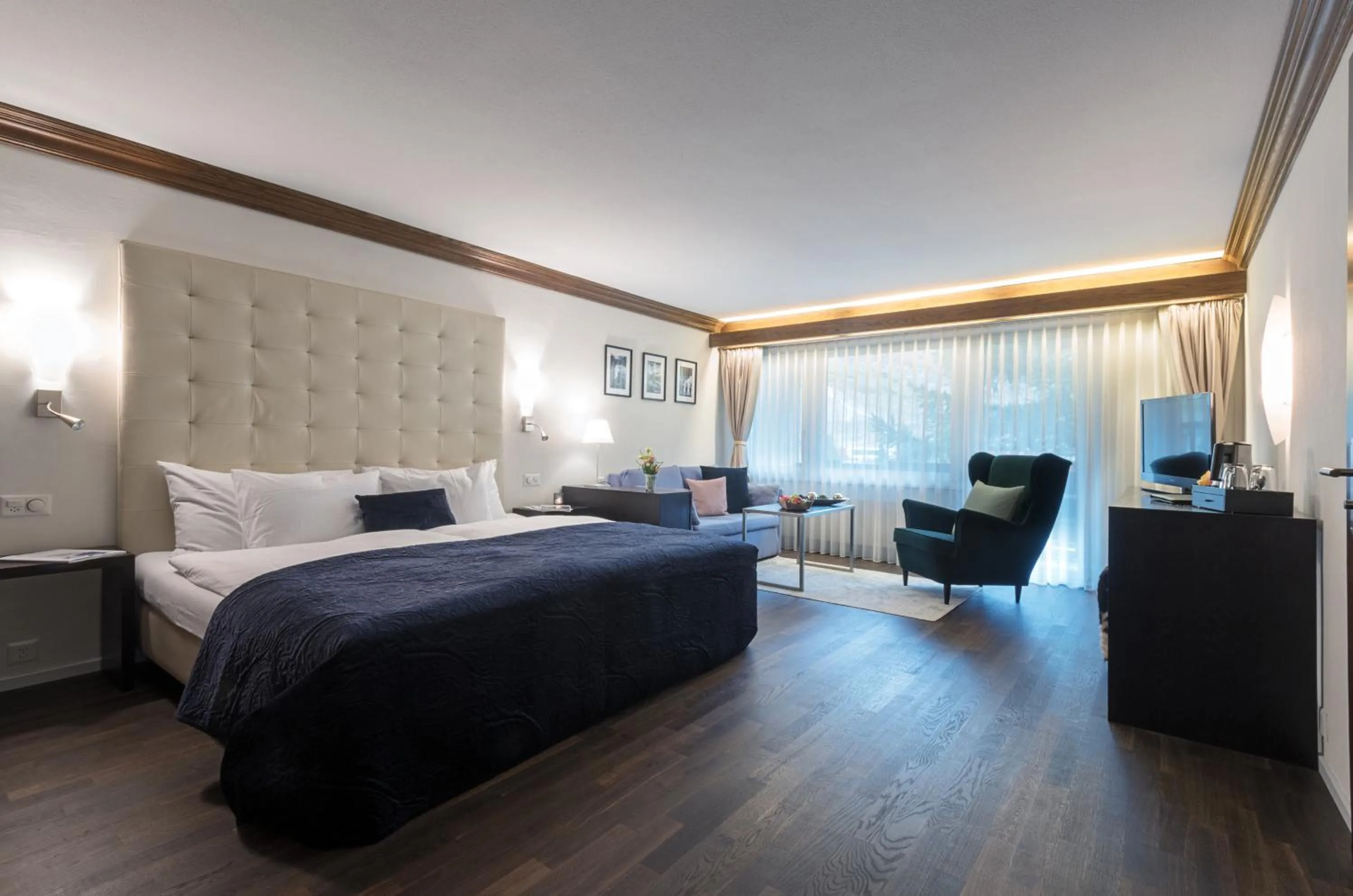 Balcony/Terrace, Bed in Le Mirabeau Resort & Spa