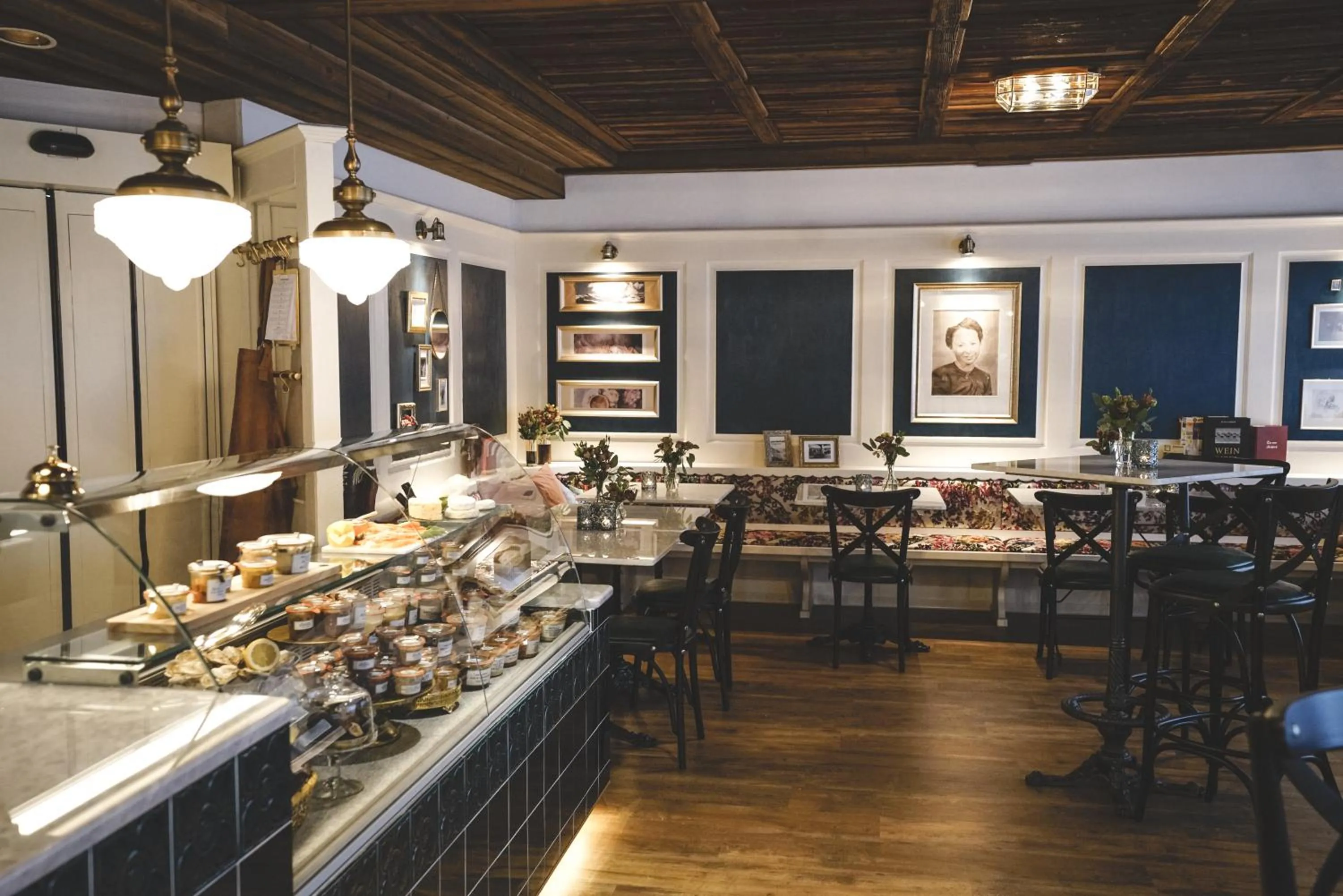 Lounge or bar in Le Mirabeau Resort & Spa