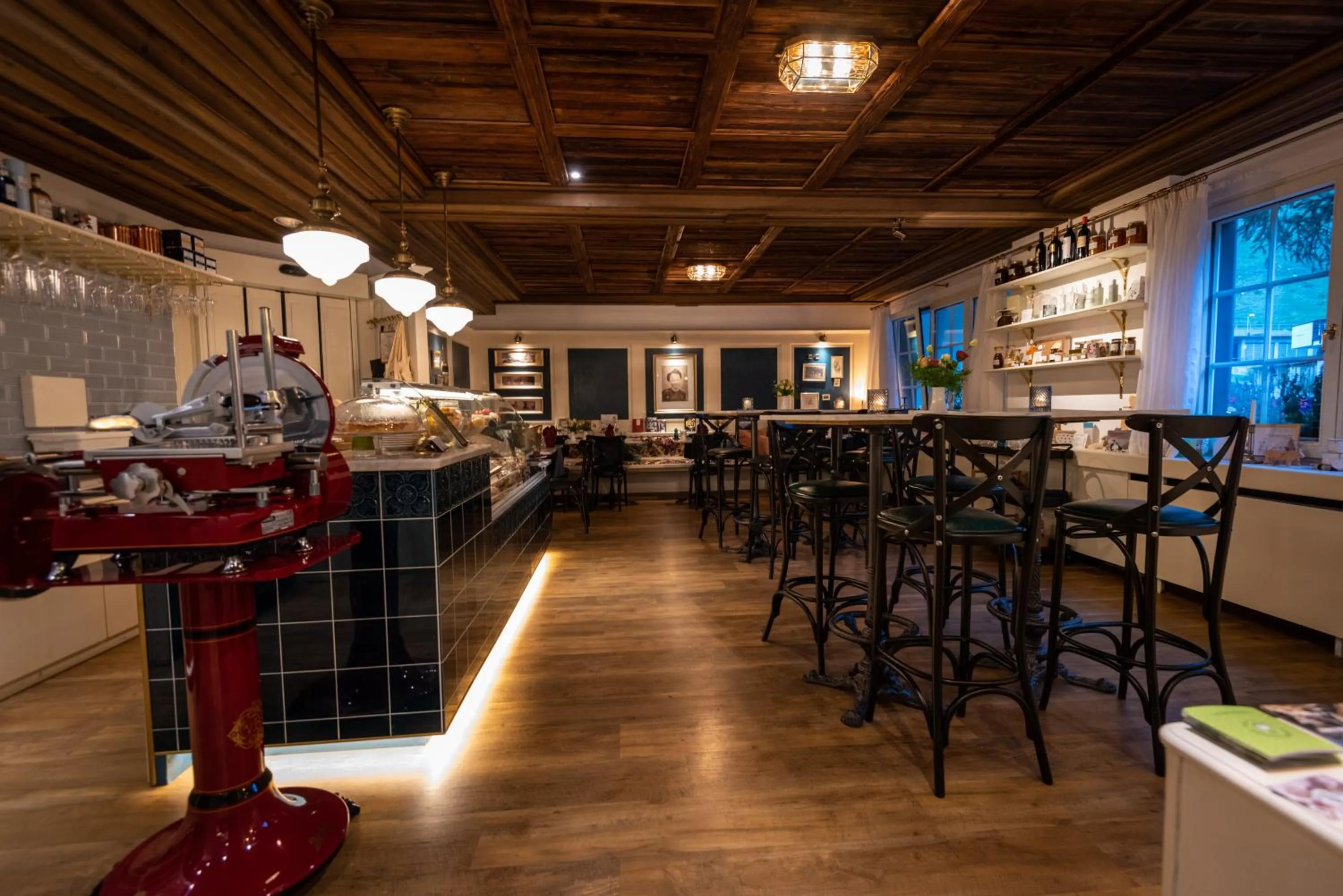 Restaurant/places to eat in Le Mirabeau Resort & Spa