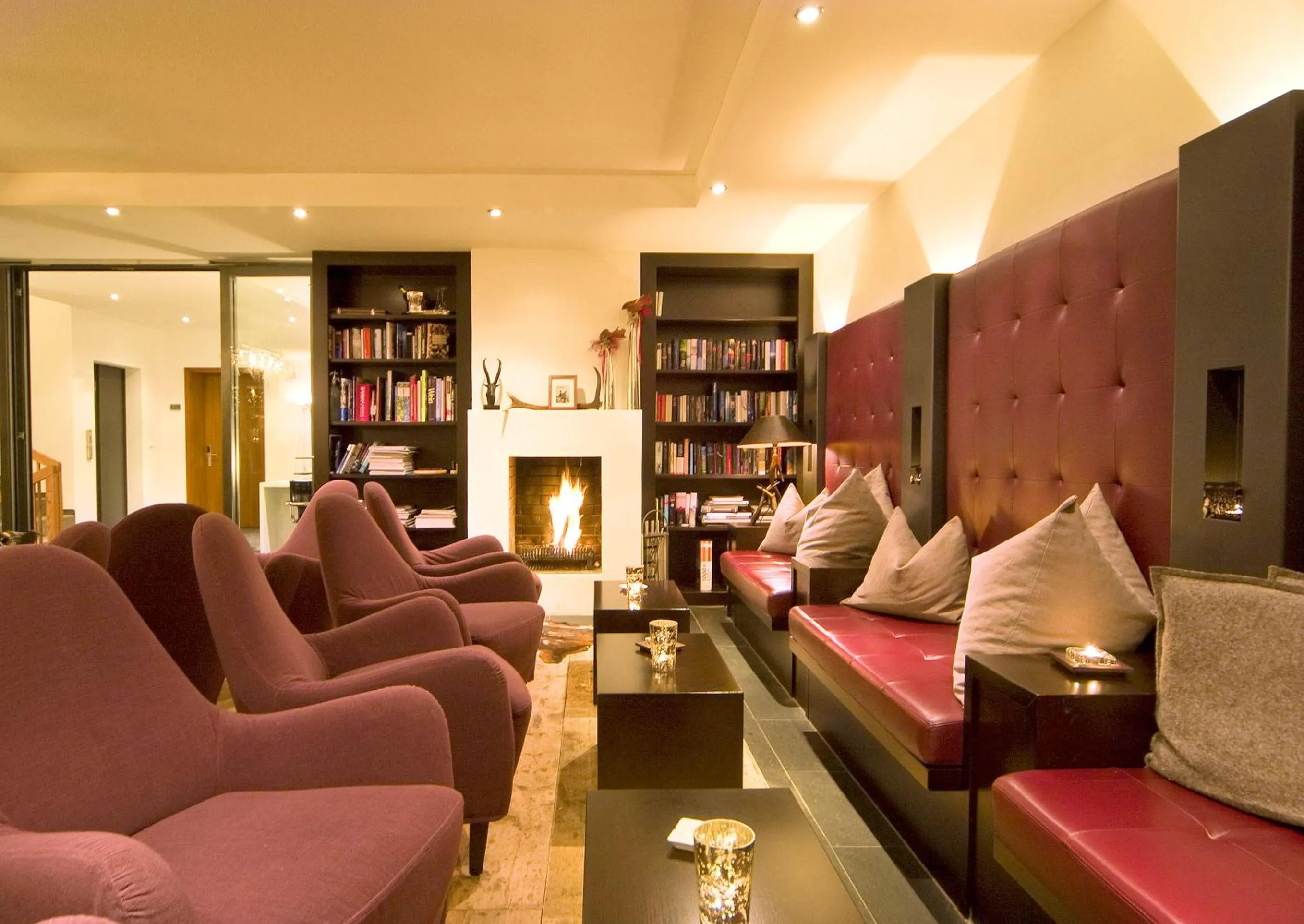 Library in Le Mirabeau Resort & Spa