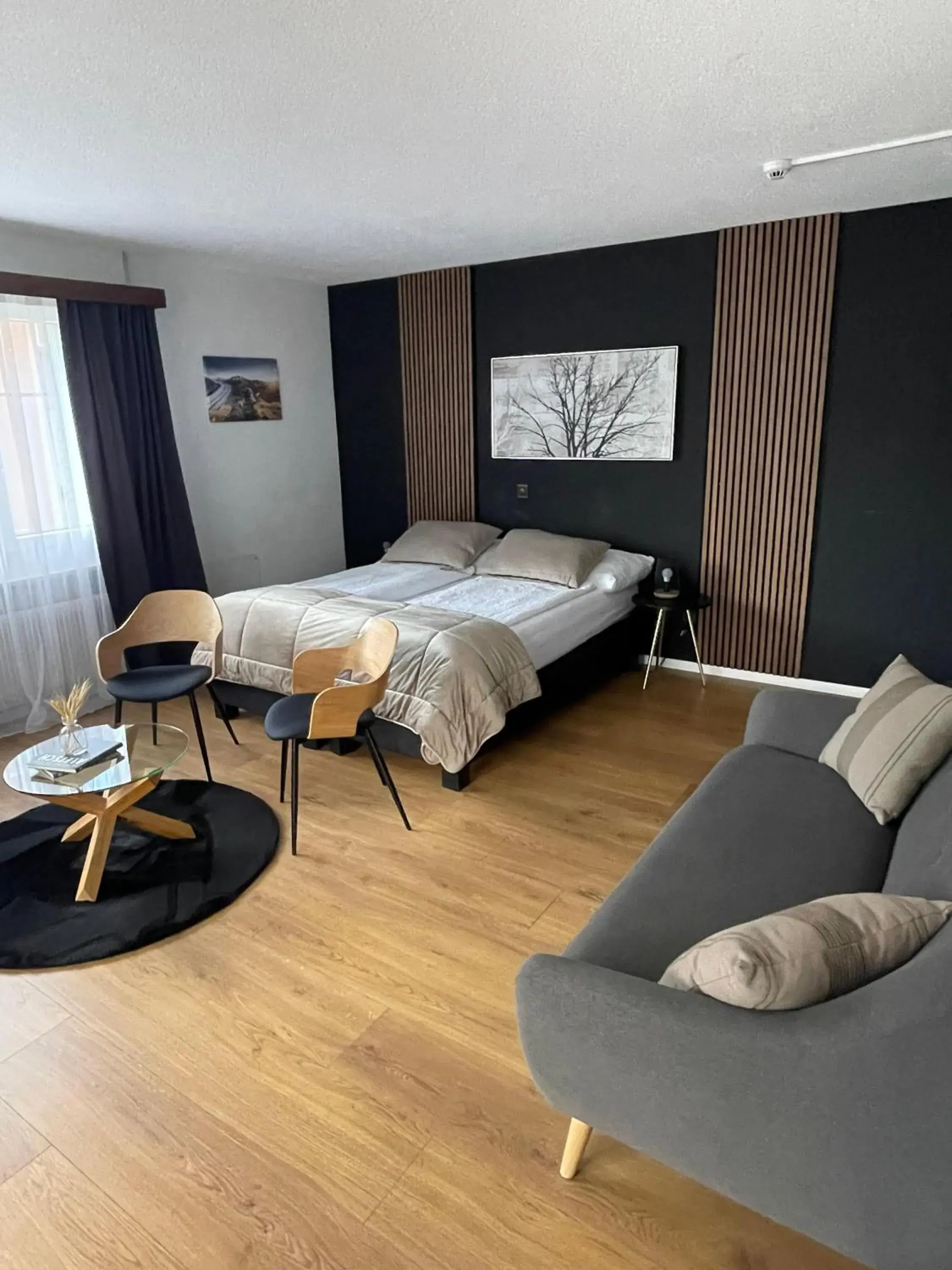 Deluxe Double Room with Balcony - single occupancy in Hotel Europe Brig Deluxe Double Room with Balcony - single occupancy in Hotel Europe Brig