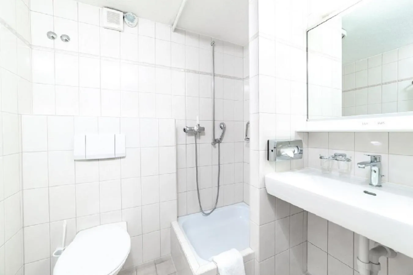 Shower in Hotel Alfa