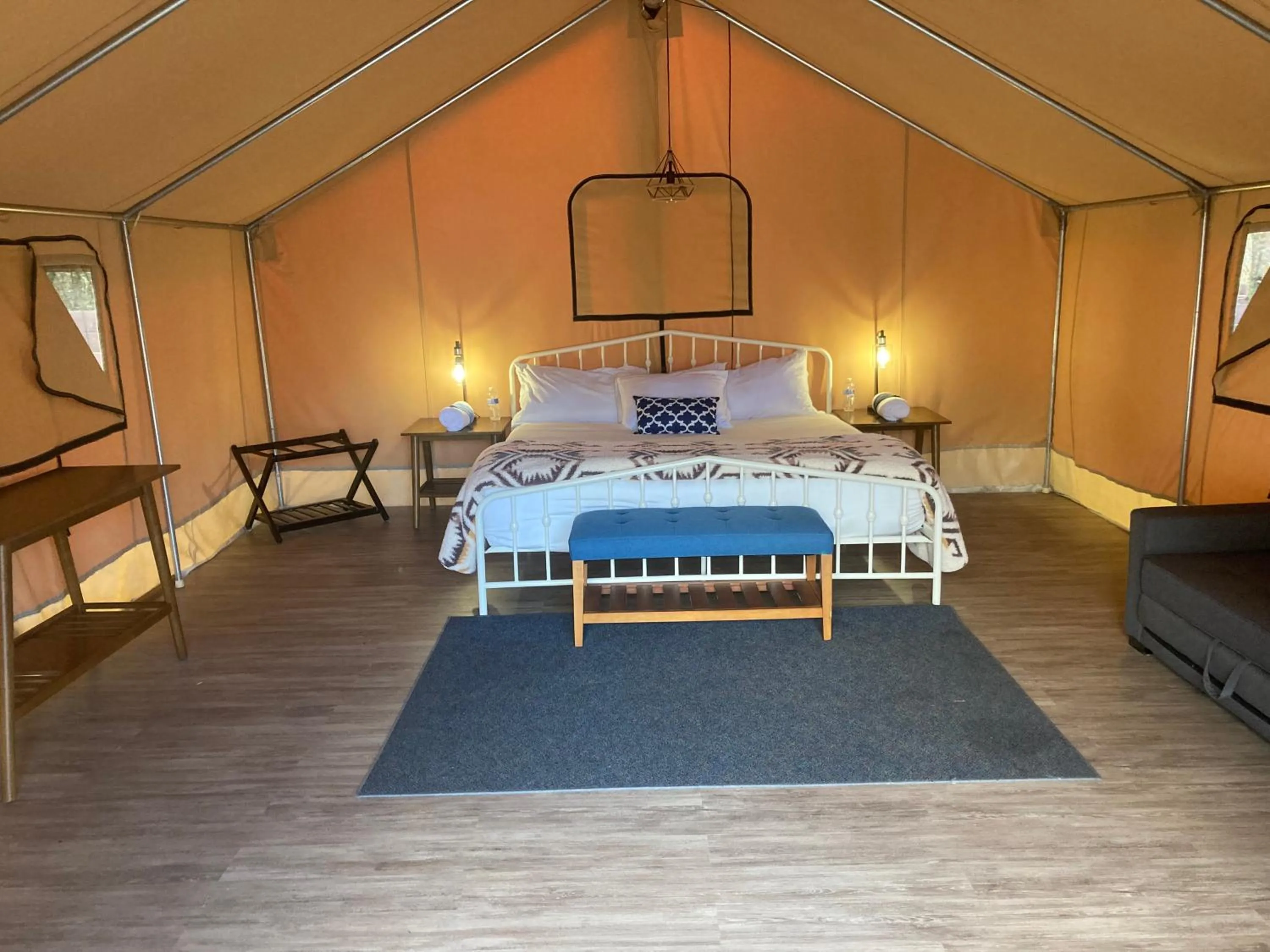 Photo of the whole room, Bed in Pacific Dunes Resort