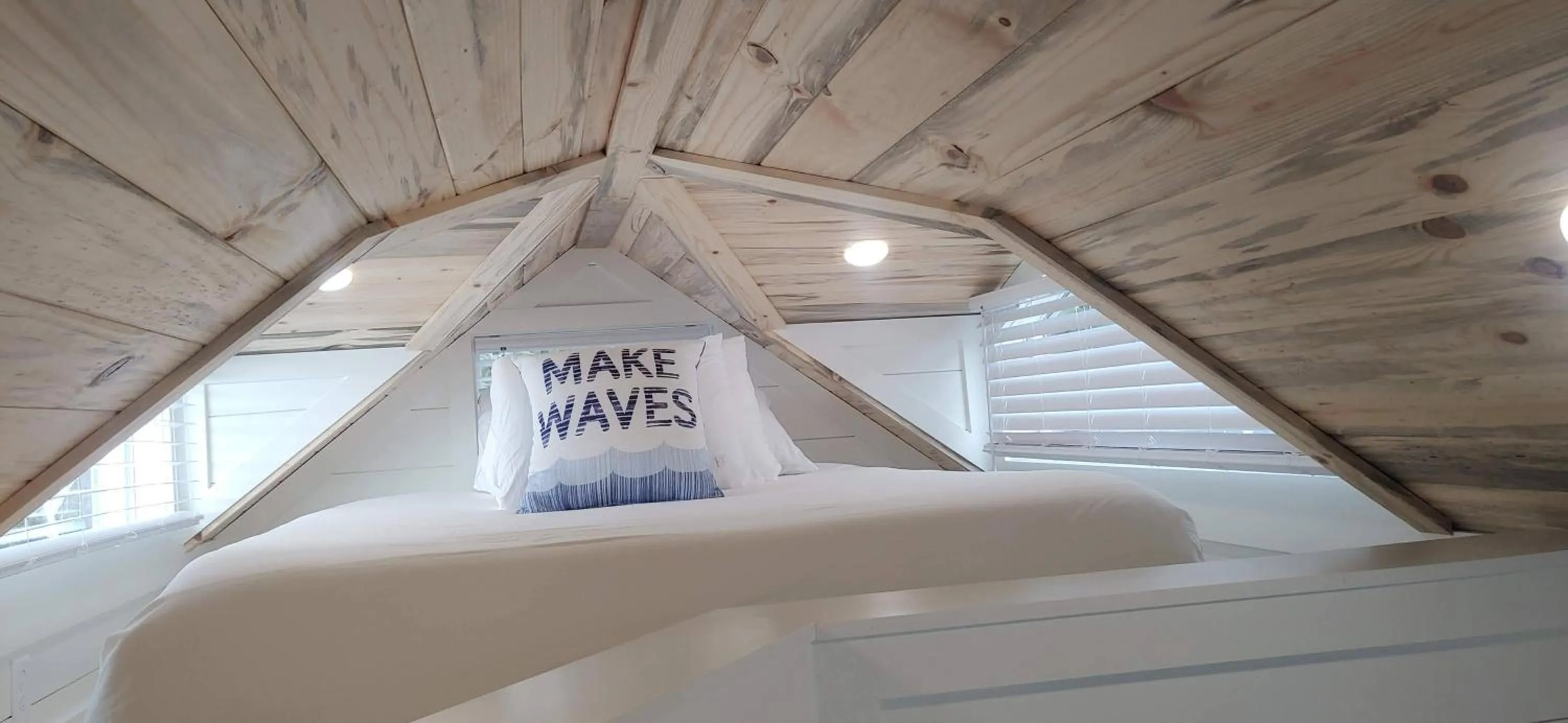 Bedroom, Bed in Pacific Dunes Resort