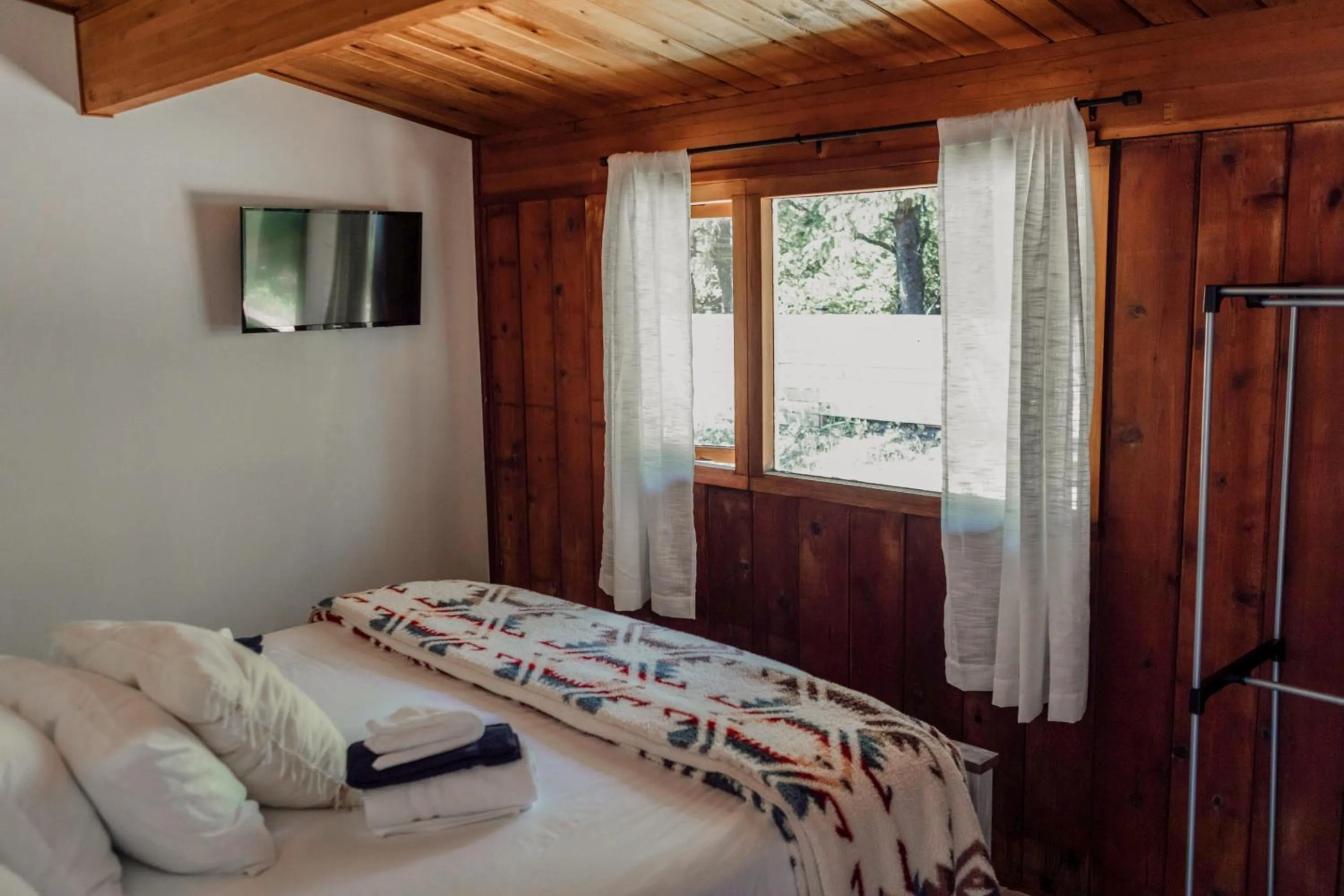 Bedroom, Bed in Pacific Dunes Resort