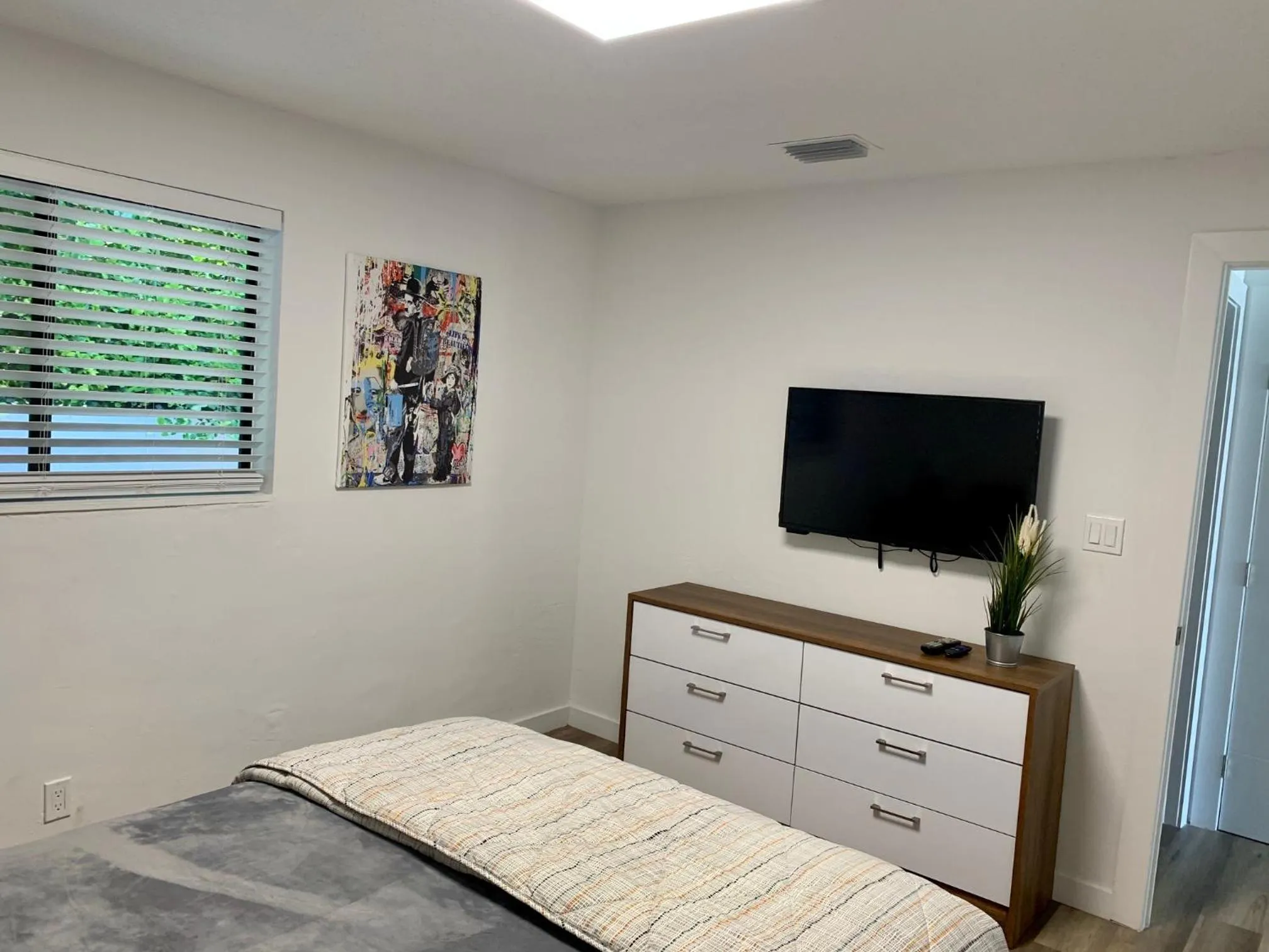 Bed in Harbourside Flats