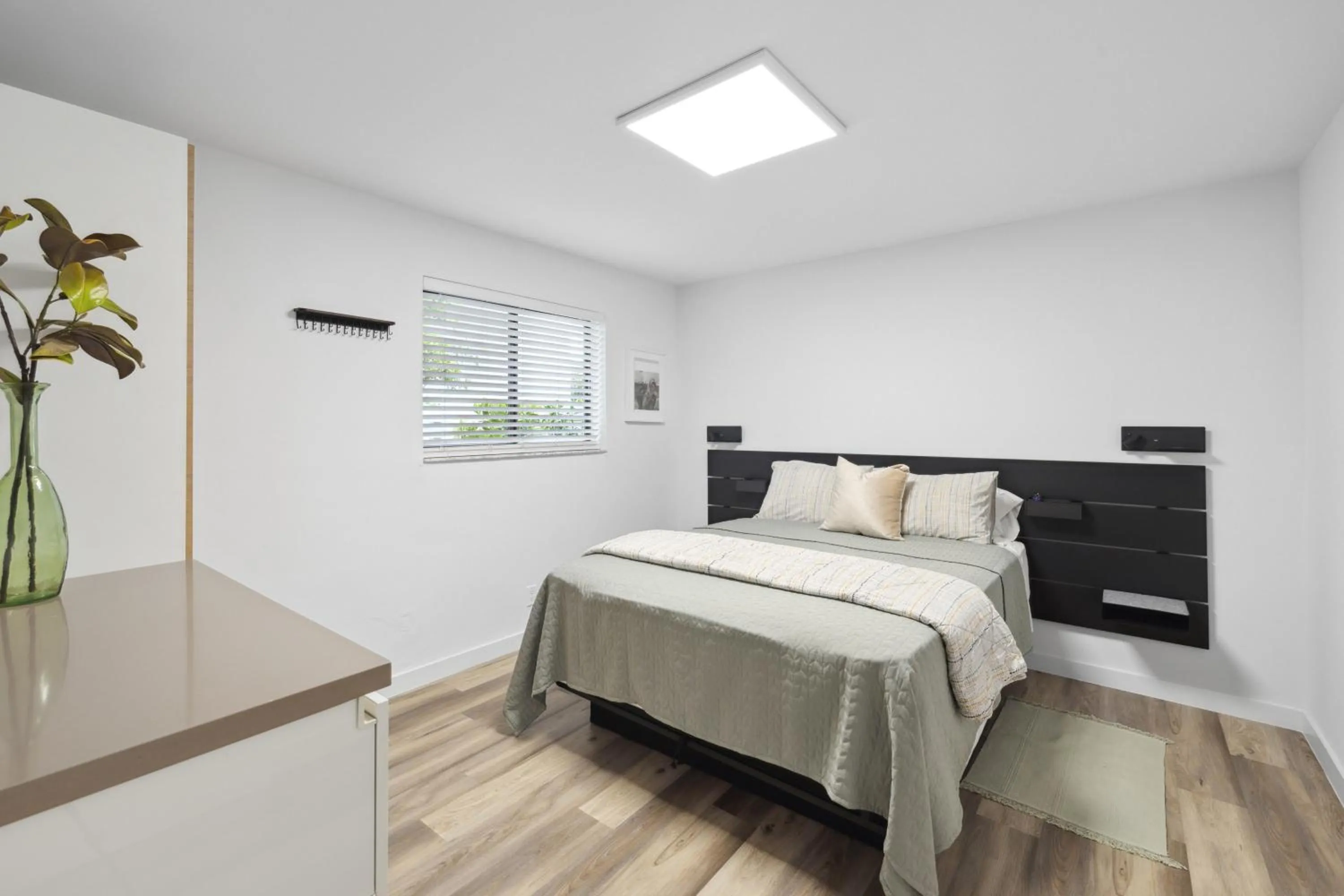 Bed in Harbourside Flats