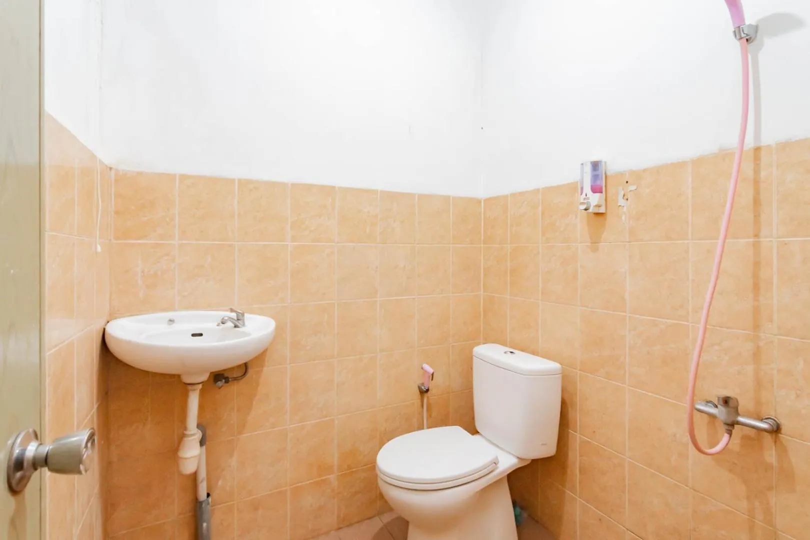 RedDoorz near Pasar Klandasan Balikpapan