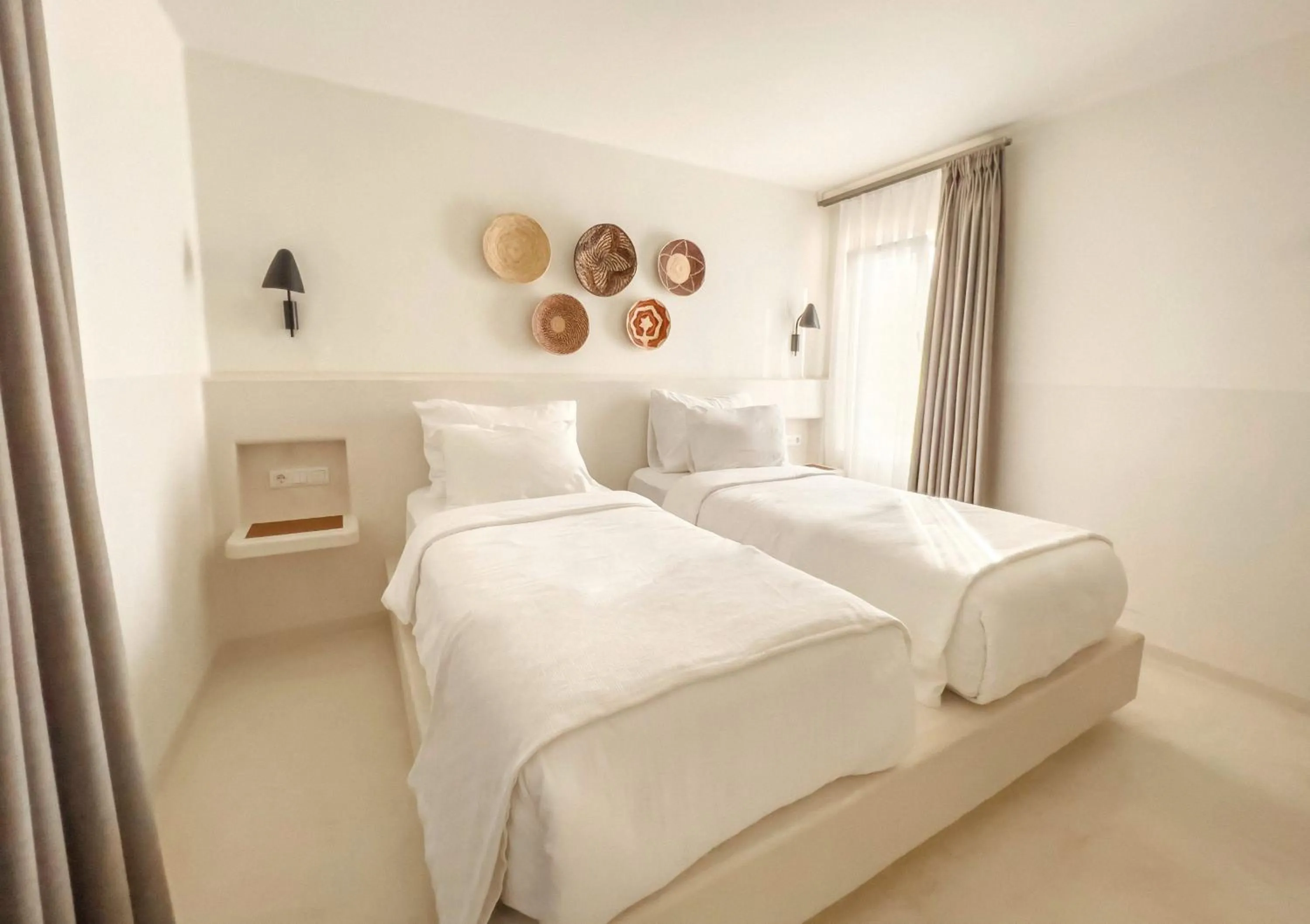 Bedroom, Bed in Pilos Suites