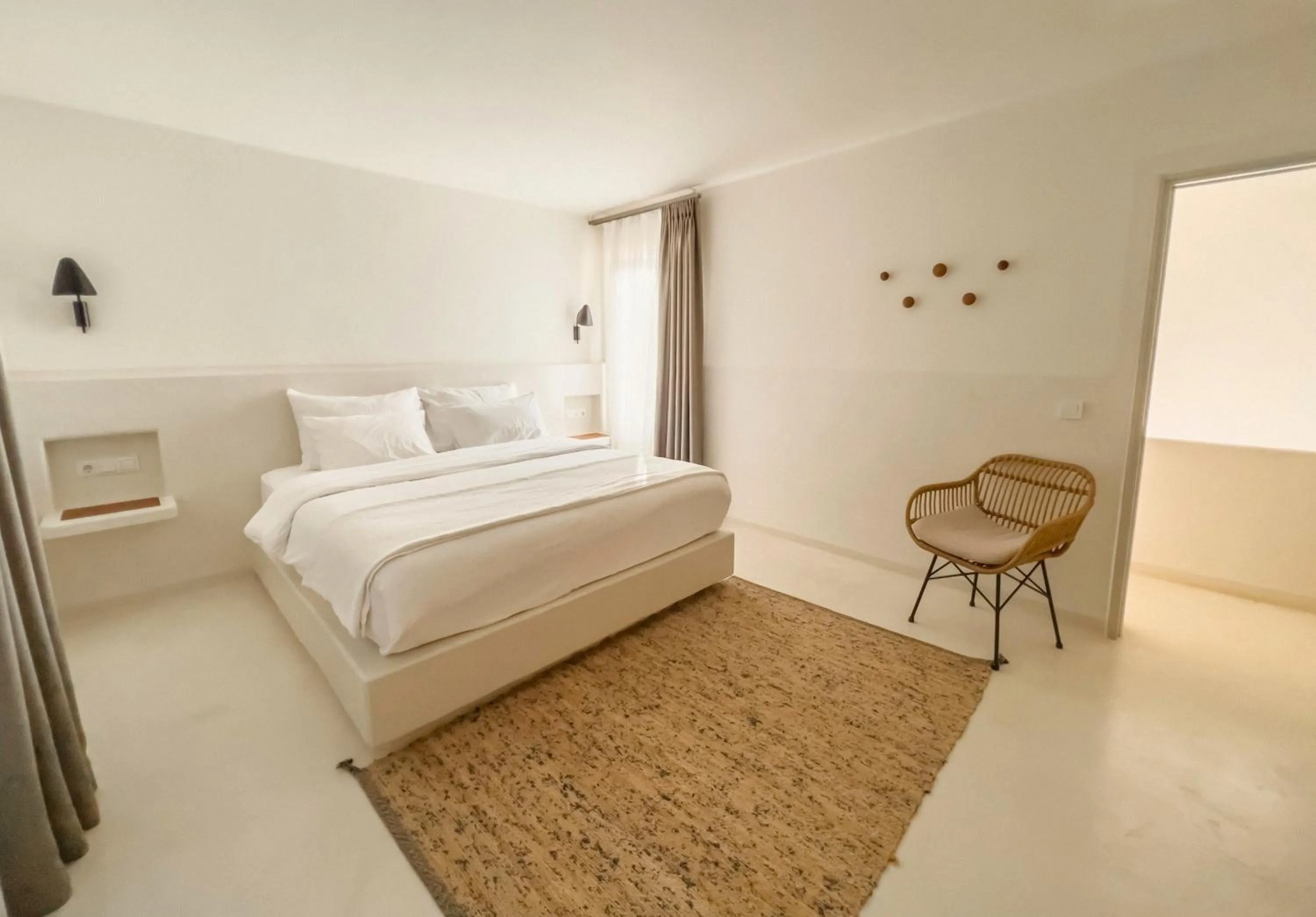 Bedroom, Bed in Pilos Suites