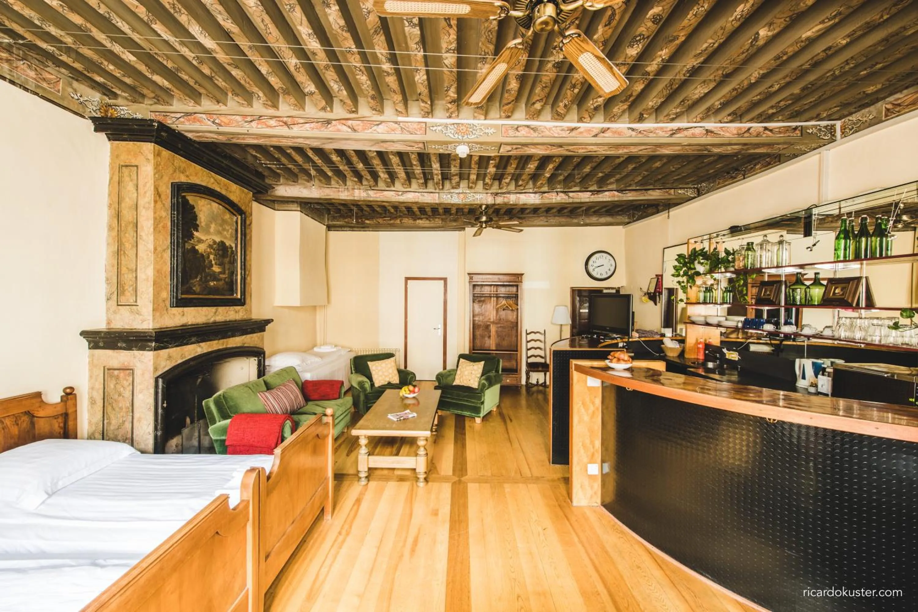 Bedroom in Aux chambres du Banneret