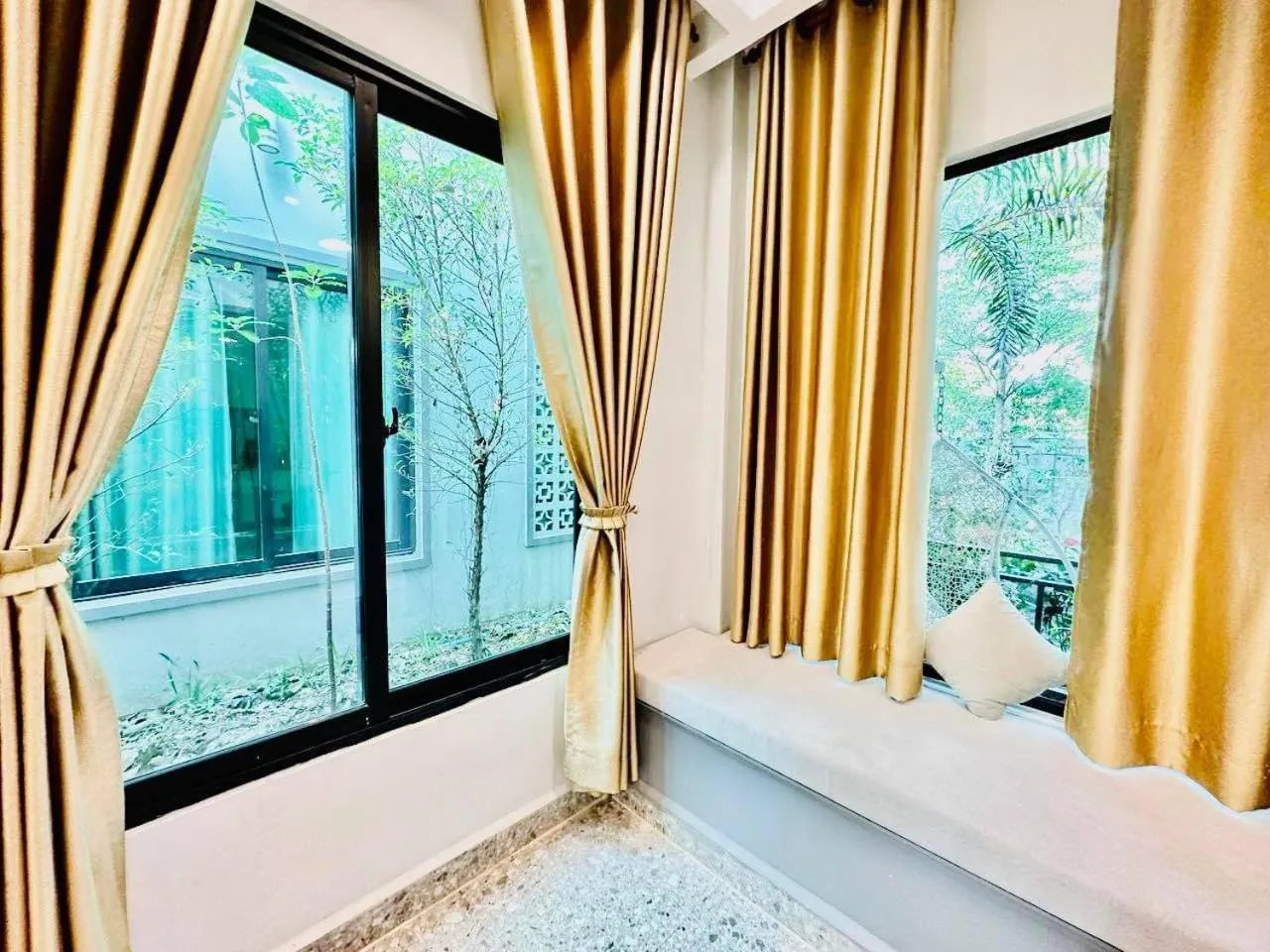 Bed in Raing Phnom Bungalow