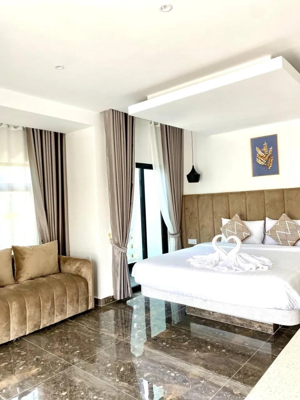 Bed in Raing Phnom Bungalow