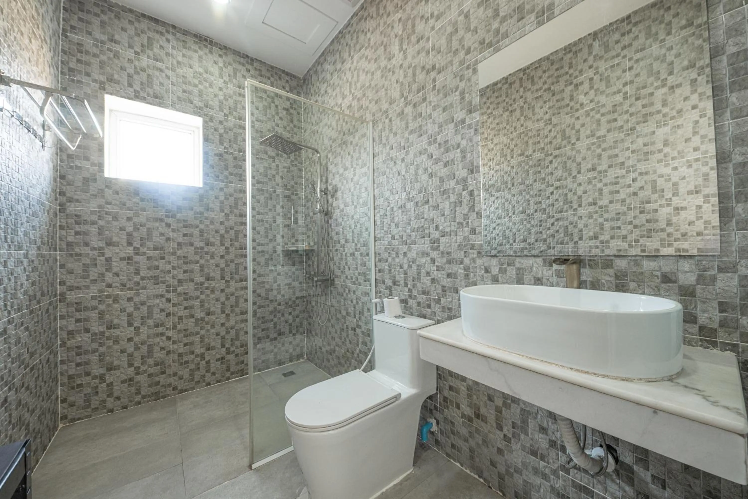 Shower in Raing Phnom Bungalow
