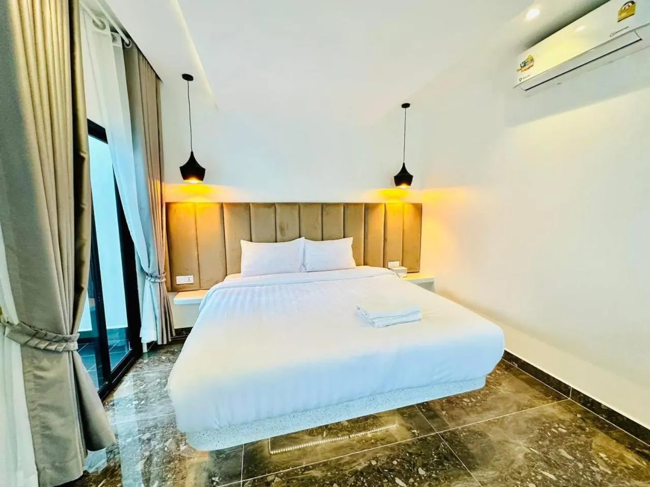 Bed in Raing Phnom Bungalow