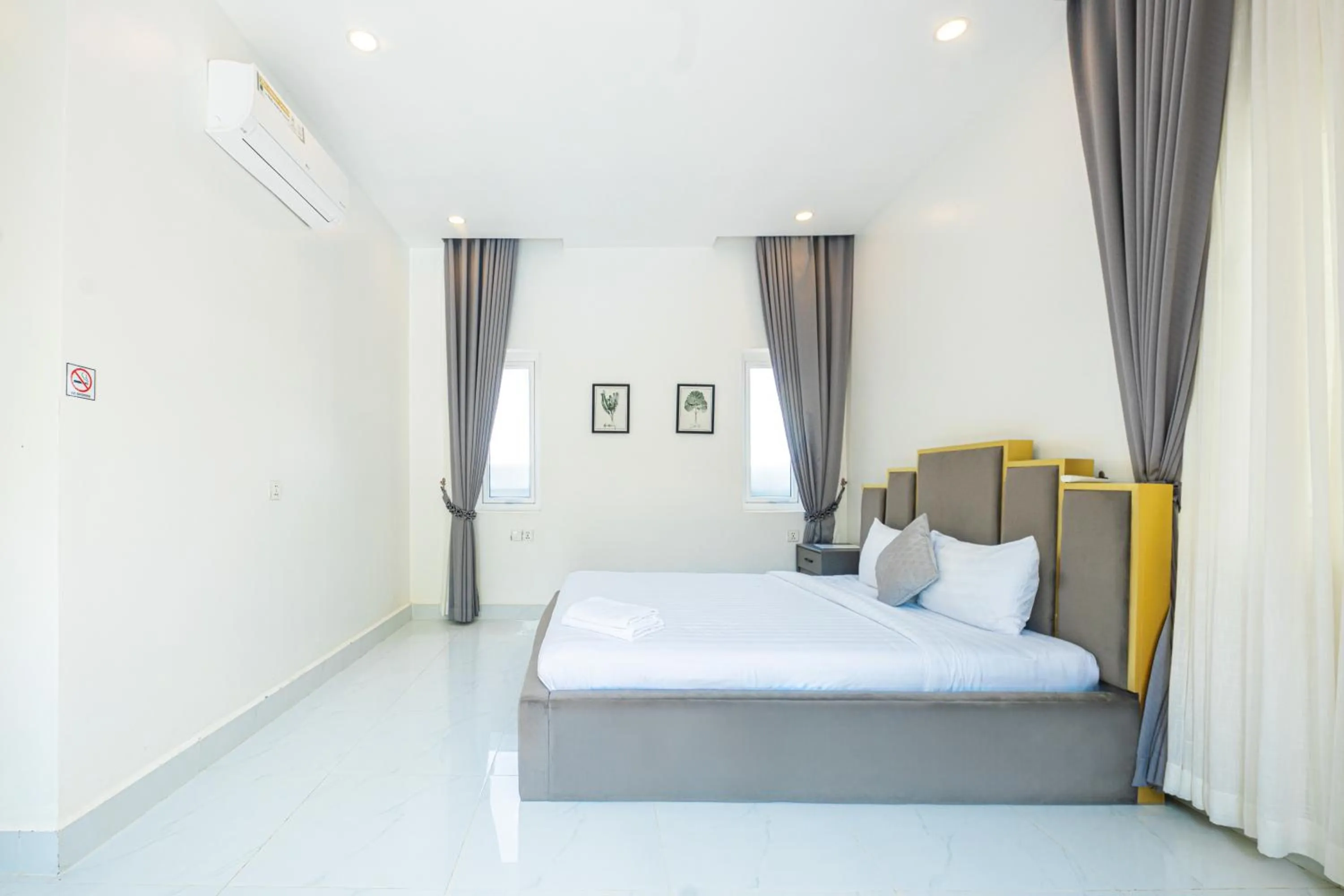 Bed in Raing Phnom Bungalow