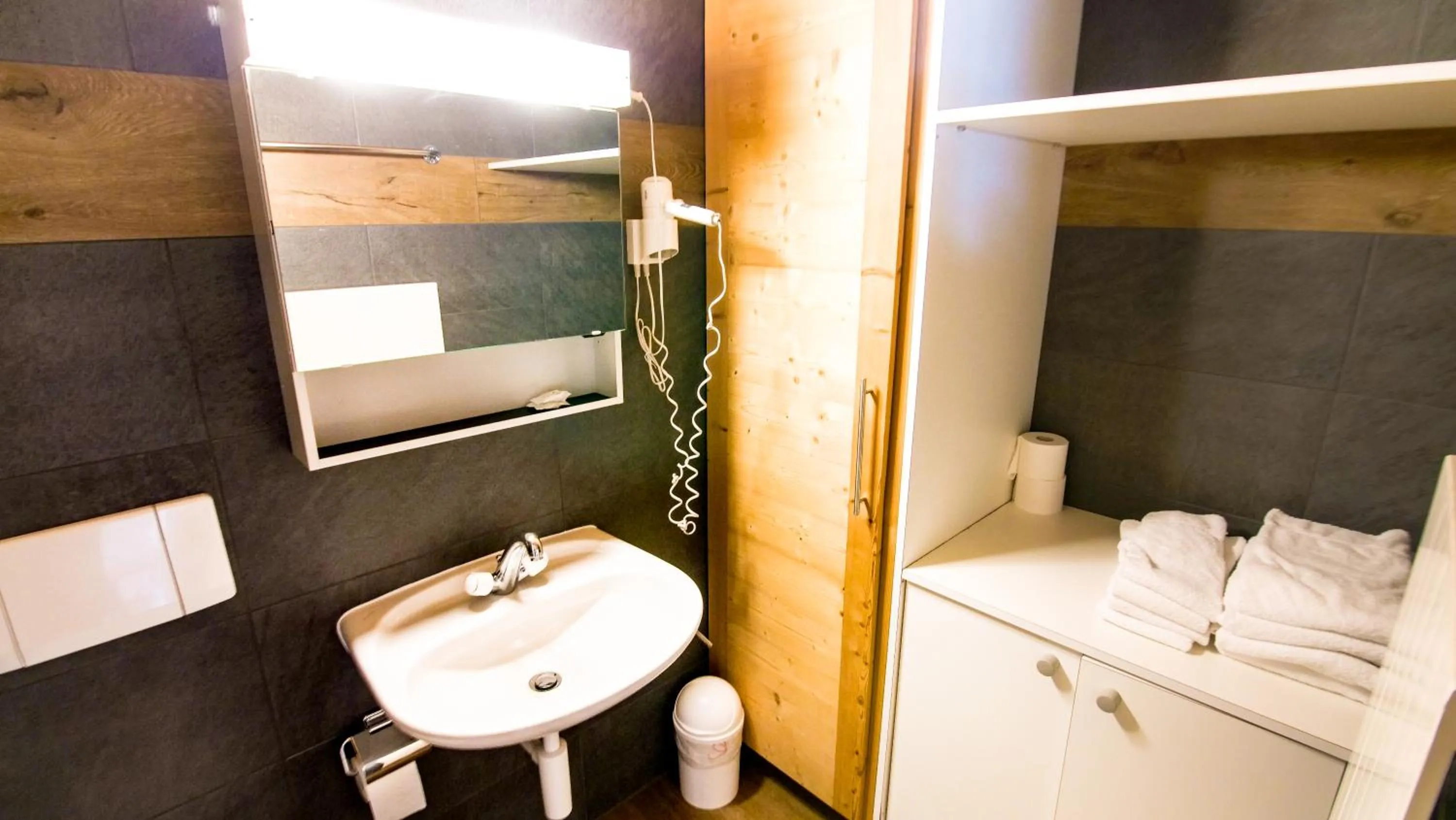 Bathroom in Hotel Central Résidence