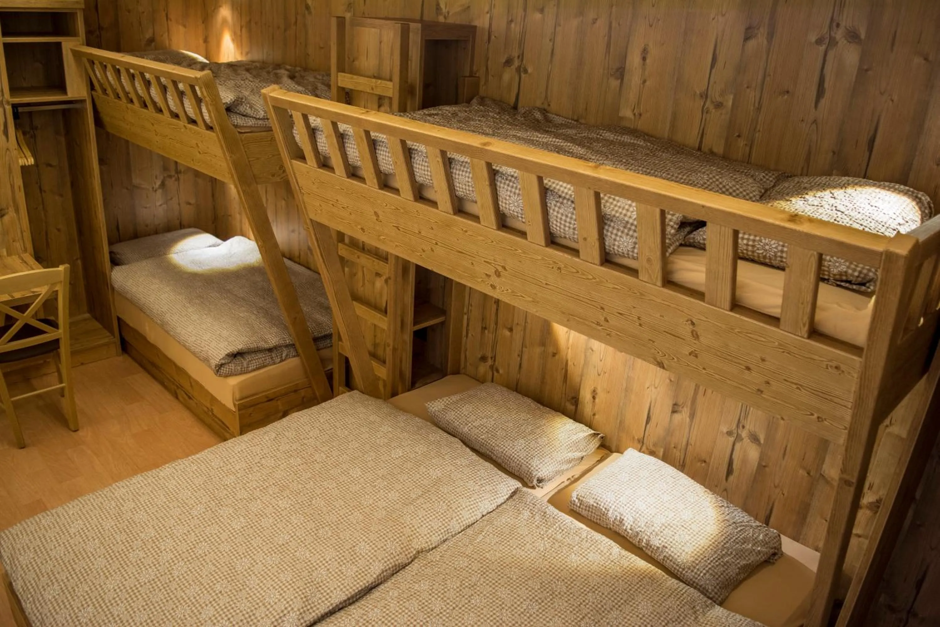 Bedroom, Bed in Alpine Classic Hotel