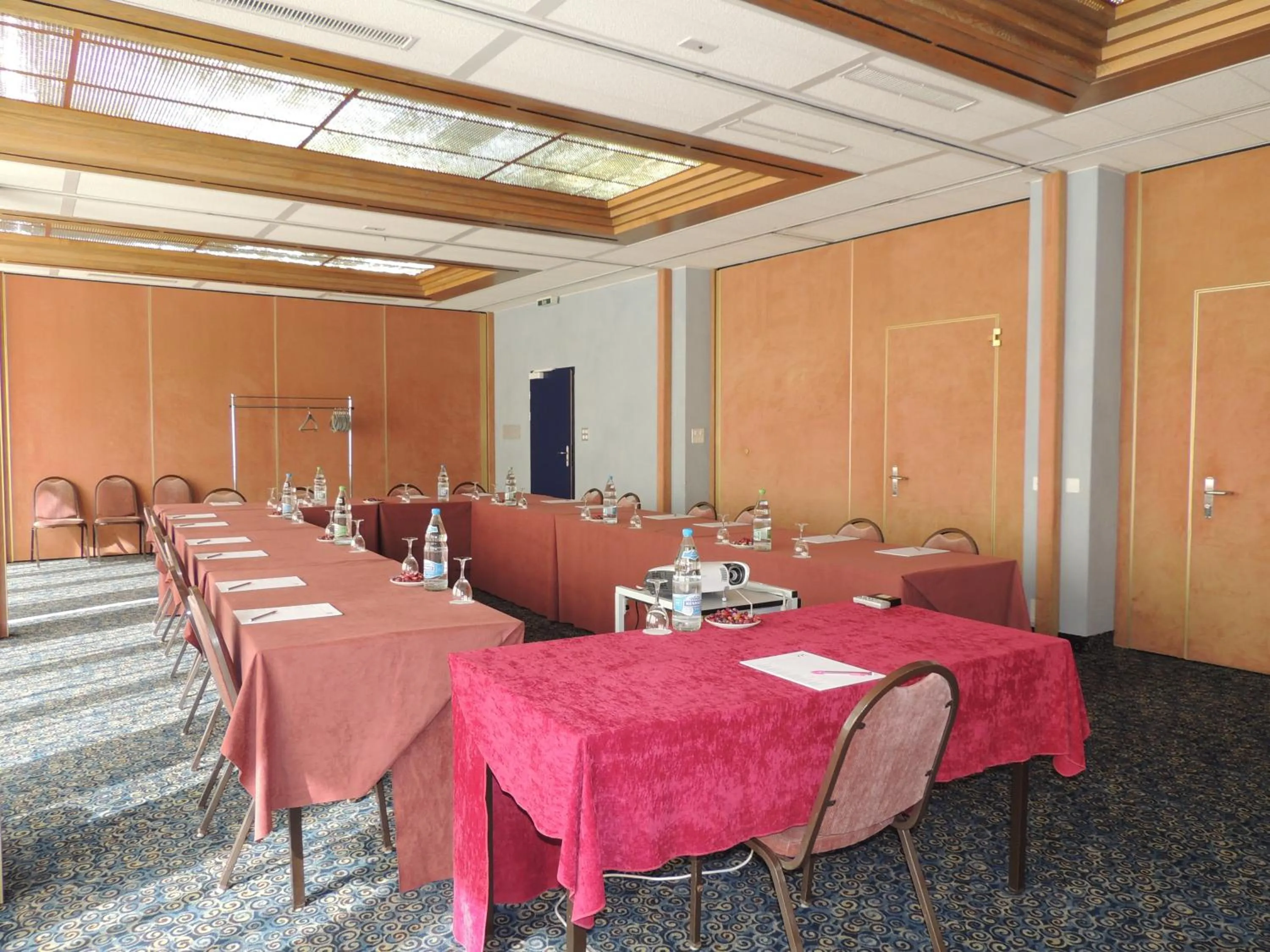 Business facilities in Alpine Classic Hotel