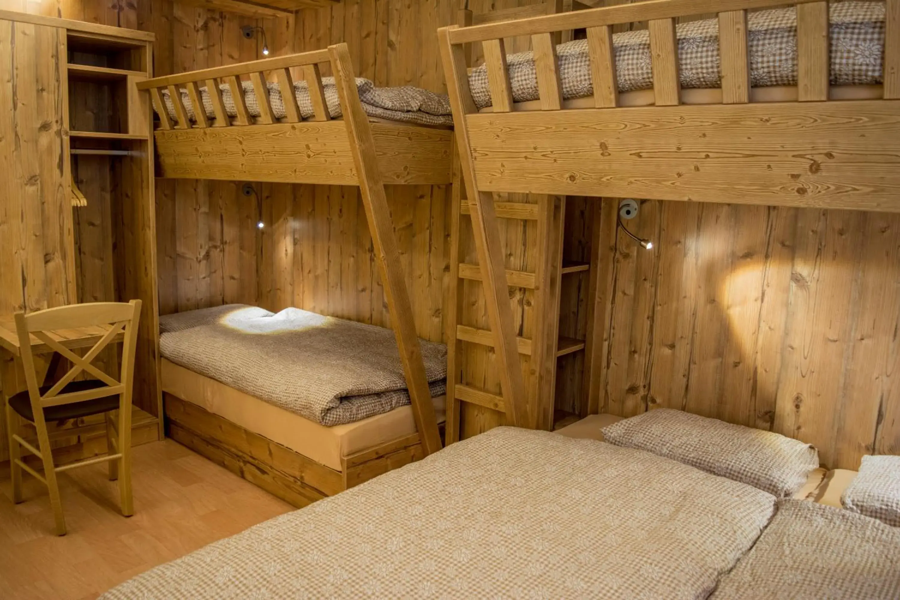 Single Room in Alpine Classic Hotel Single Room in Alpine Classic Hotel