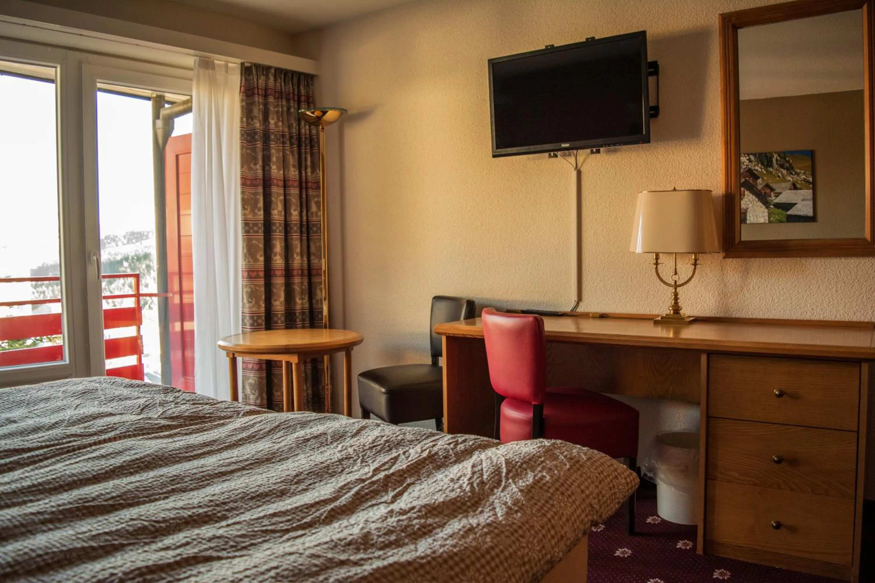 Bedroom, Bed in Alpine Classic Hotel