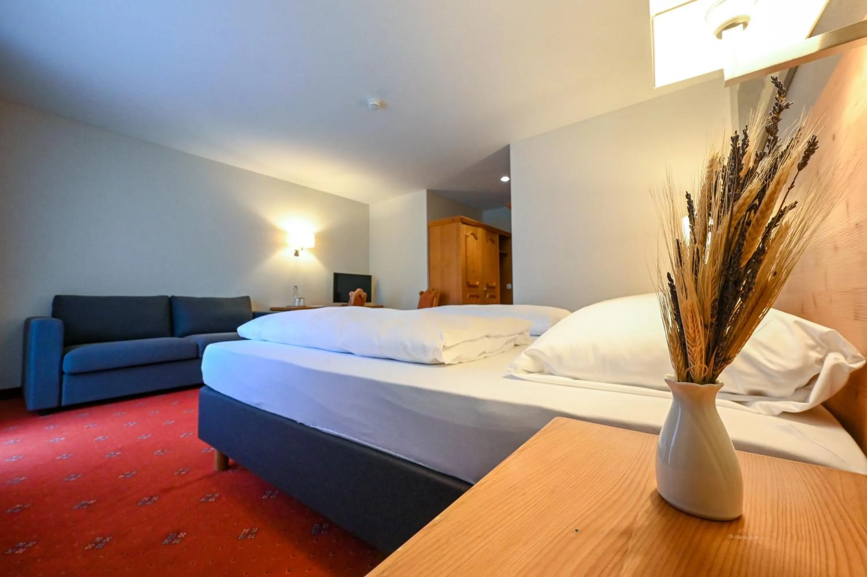 Photo of the whole room, Bed in Hotel Sonnwendhof Engelberg