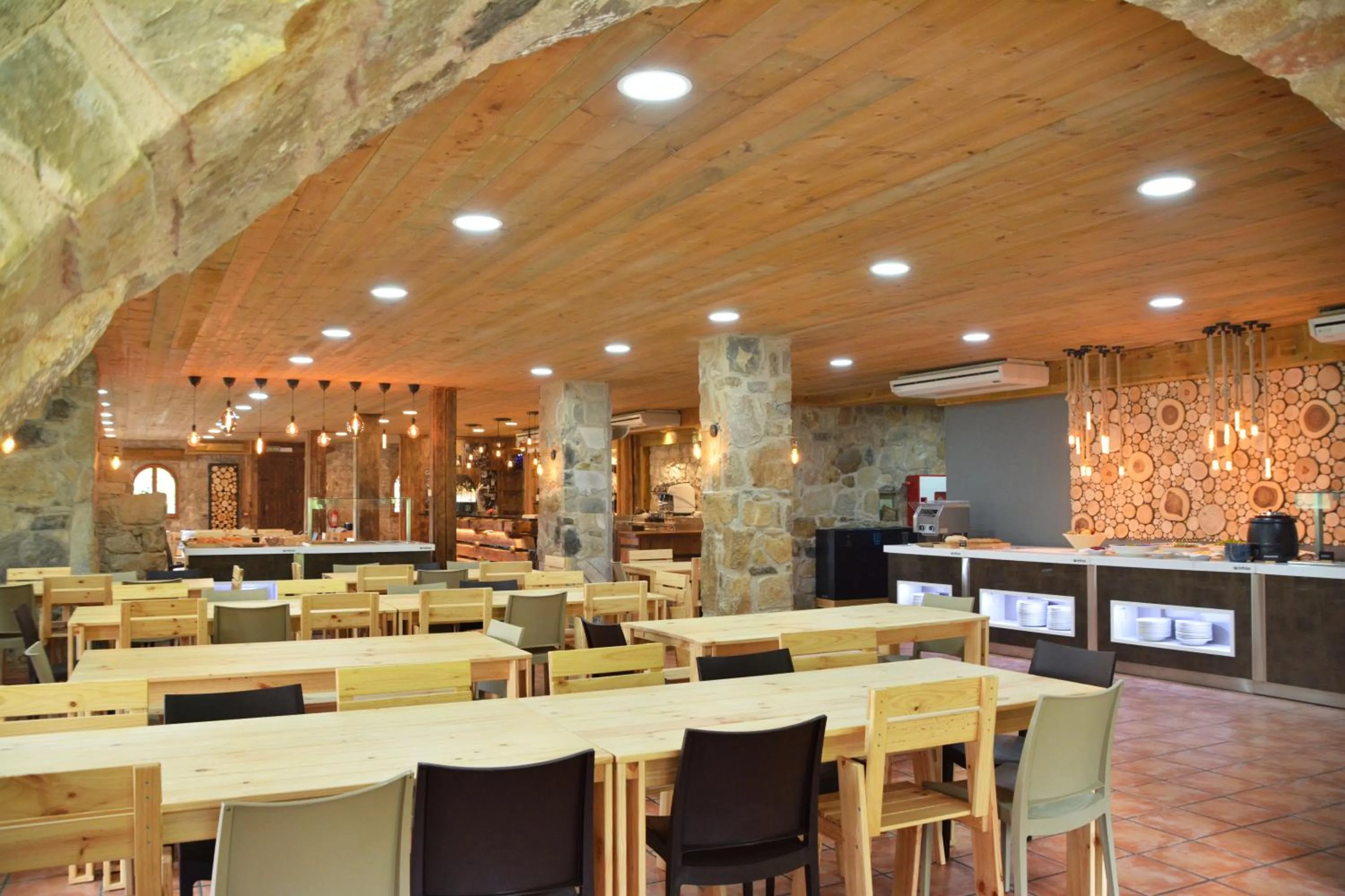 Restaurant/places to eat in El Jou Nature