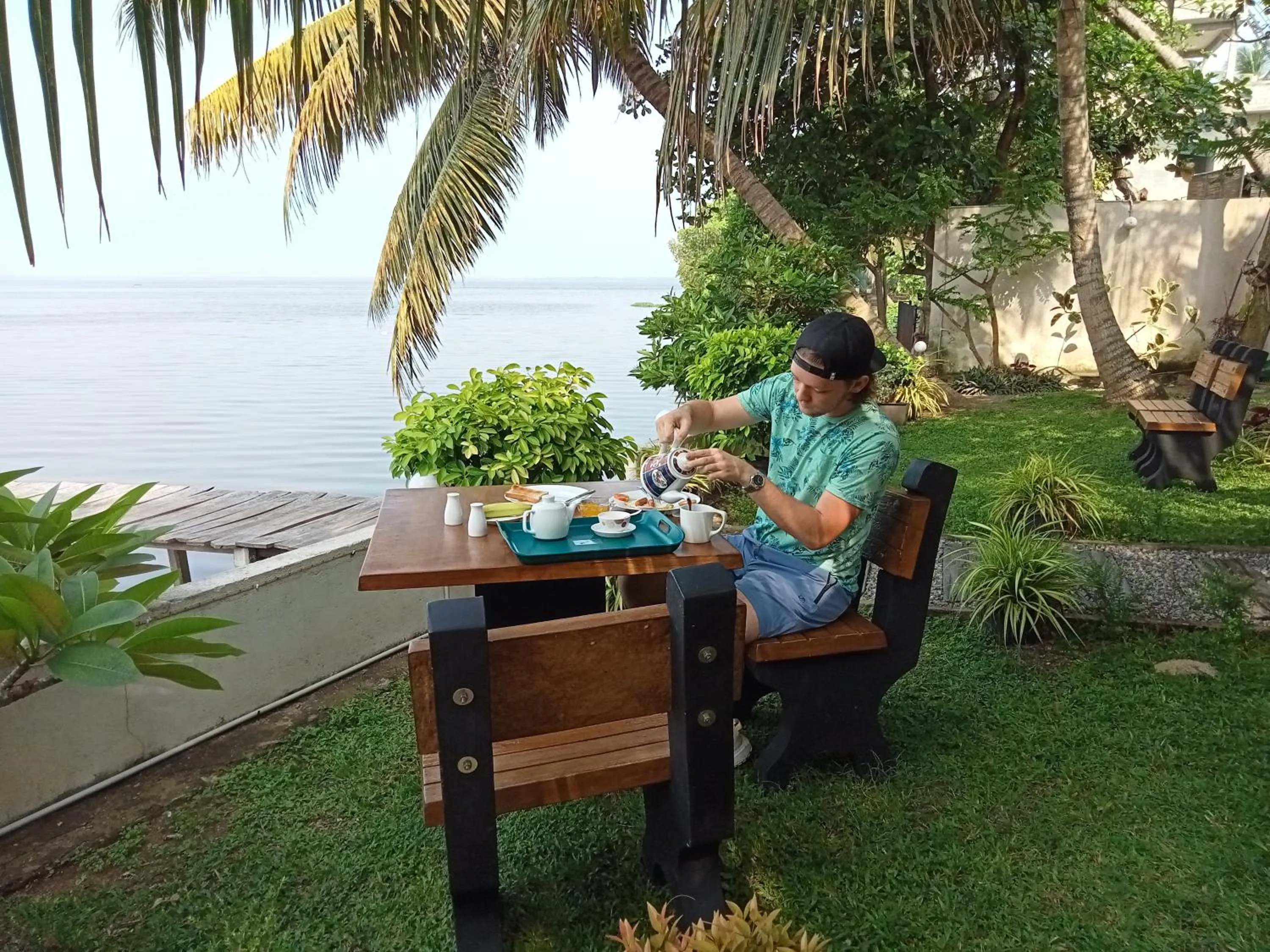 Food and drinks in Araliya Lagoon Park Resort