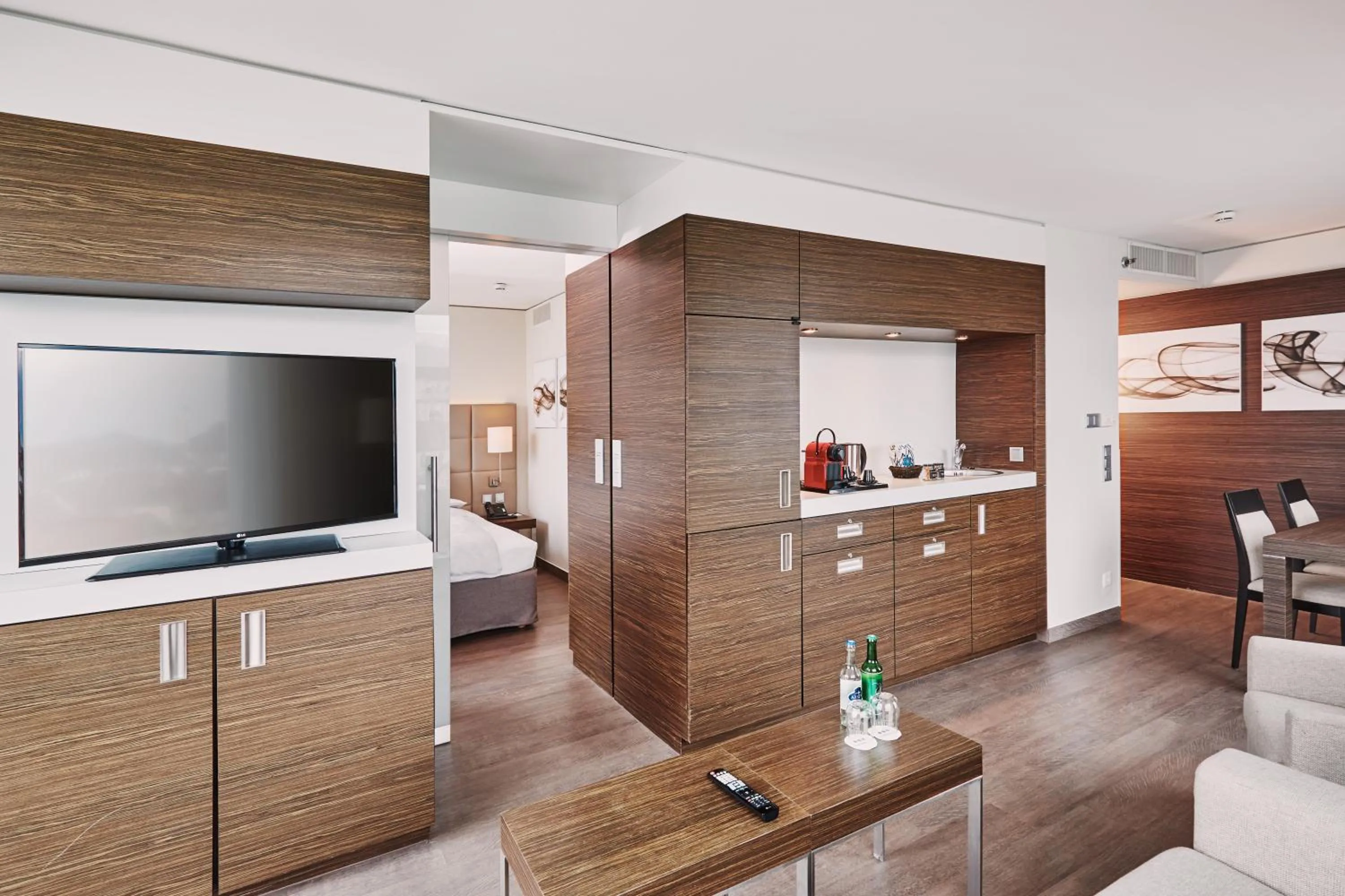 TV and multimedia in H4 Hotel Solothurn