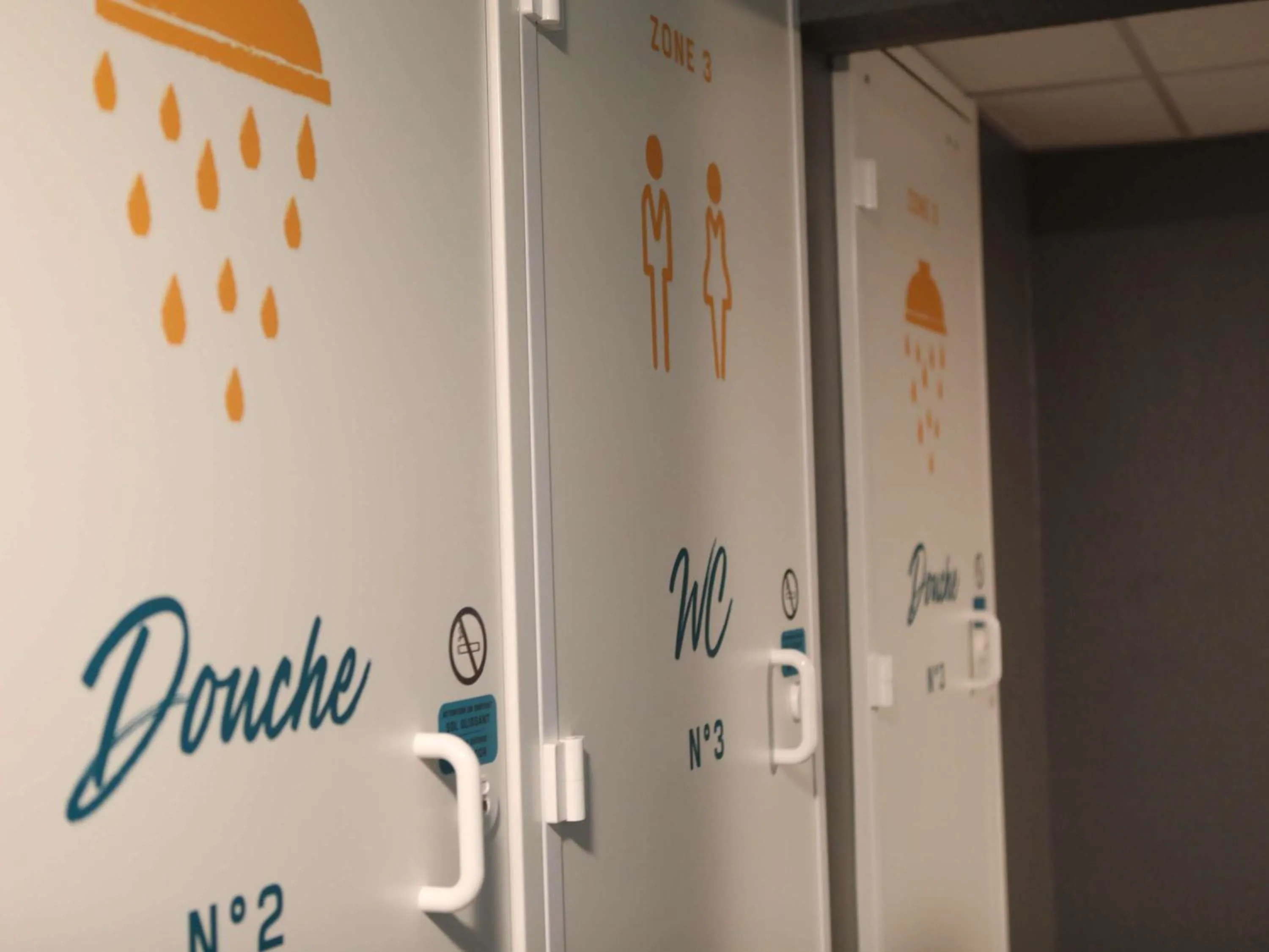 Bedroom in hotelF1 Orange Centre Echangeur A7 A9