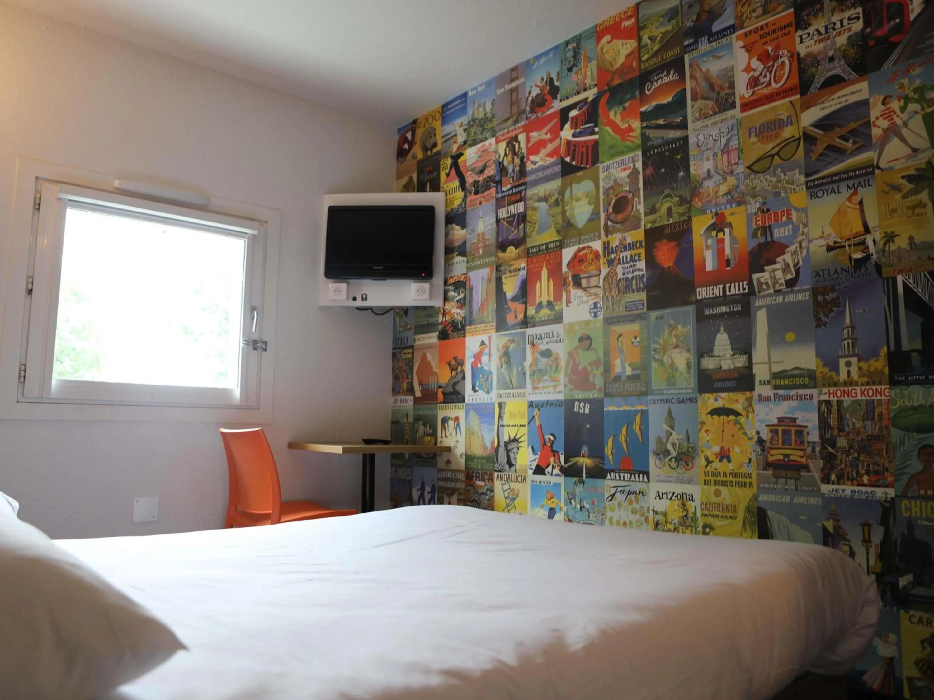 Bedroom, Bed in hotelF1 Orange Centre Echangeur A7 A9