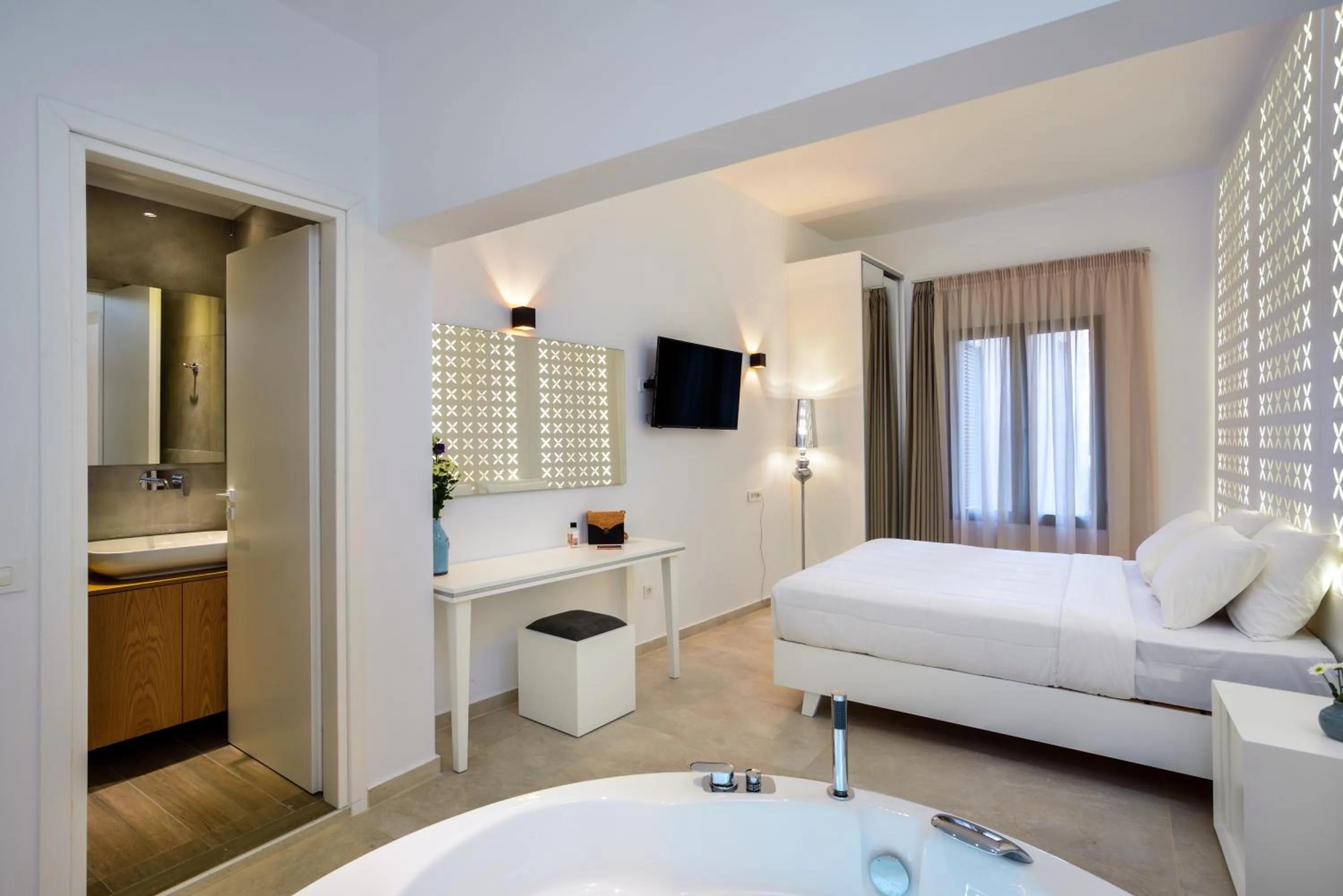 Photo of the whole room, Bed in Elia Portou Luxury Residence