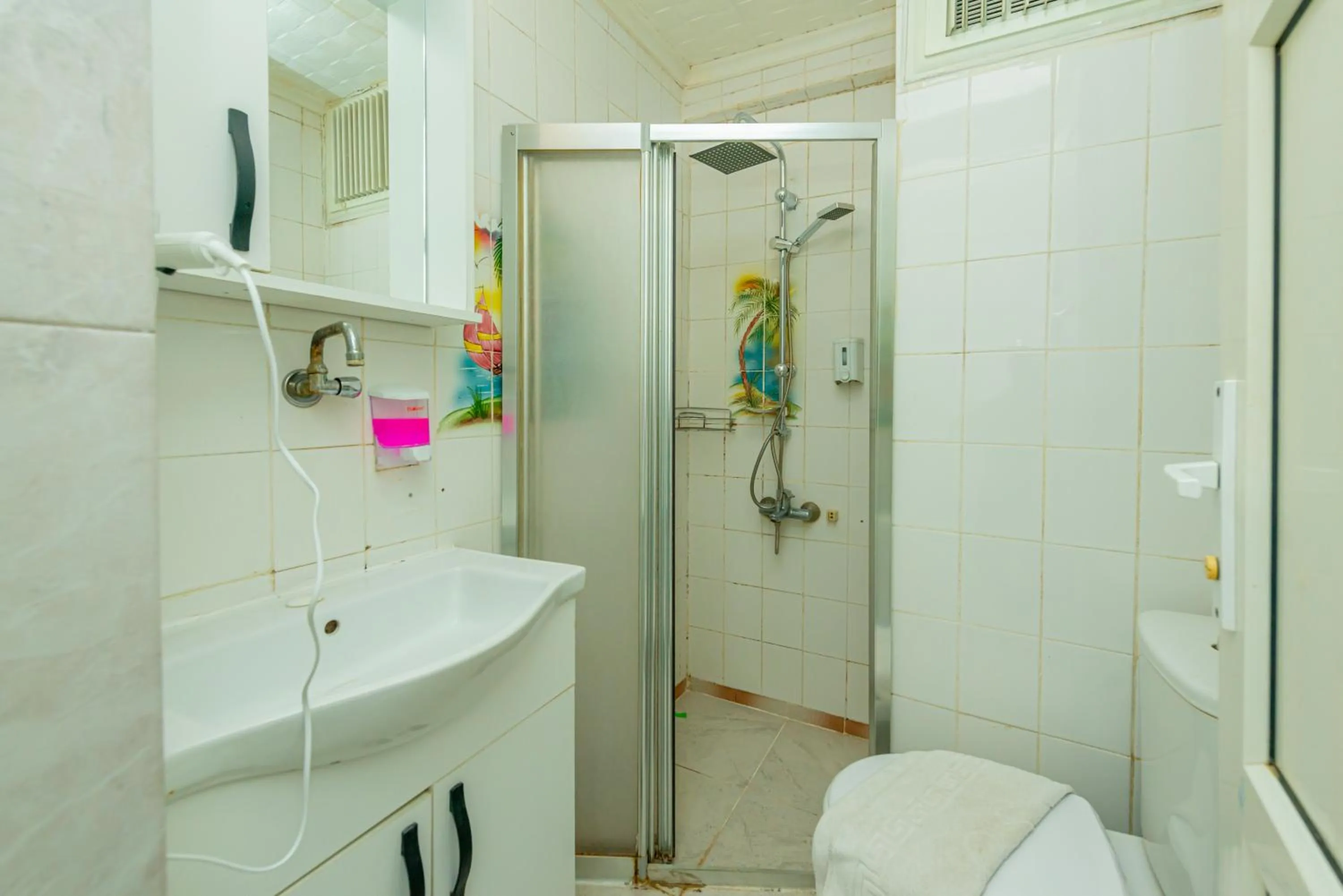 Shower in Aliş Hotel Fethiye