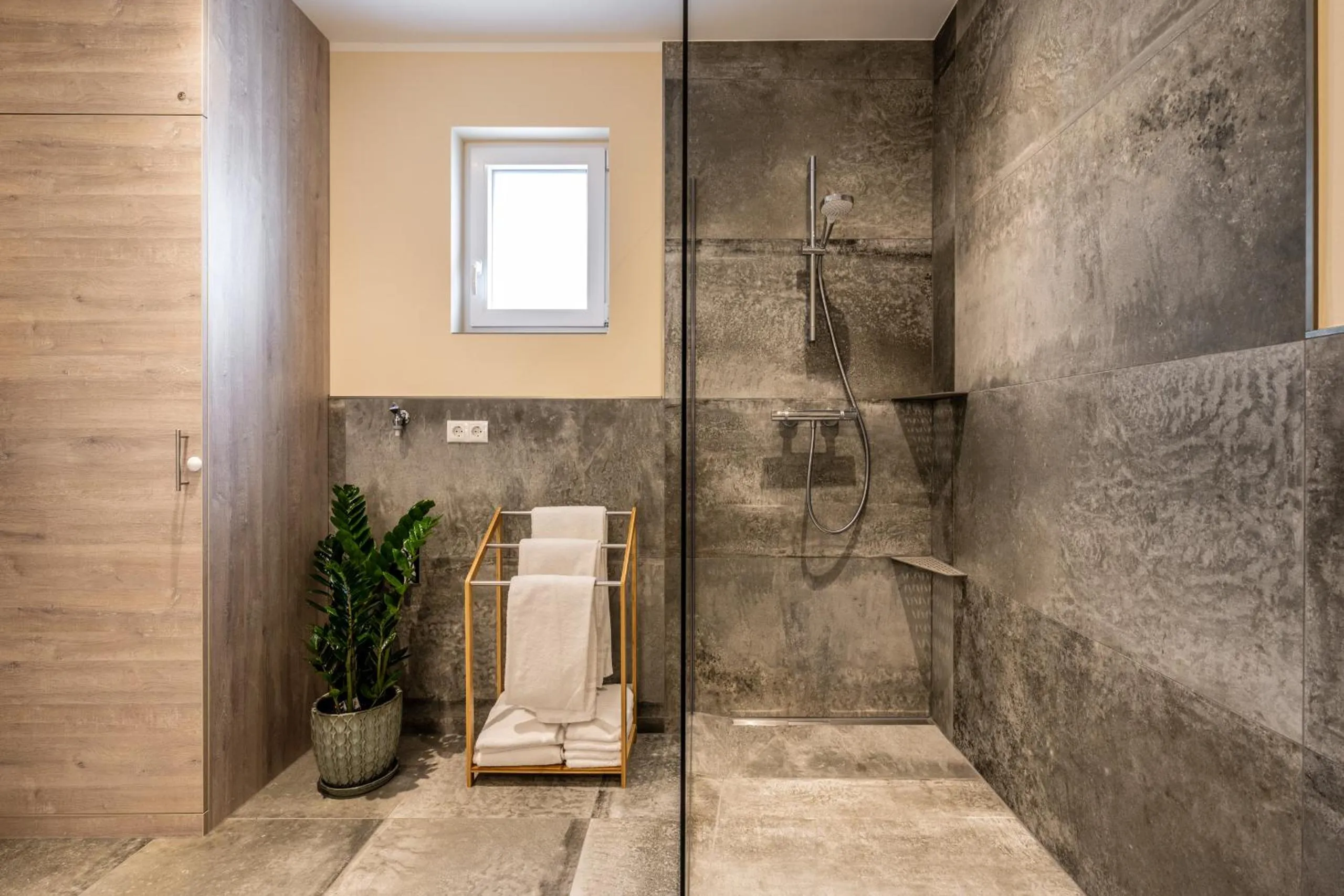 Shower in Apart Hotel Lang