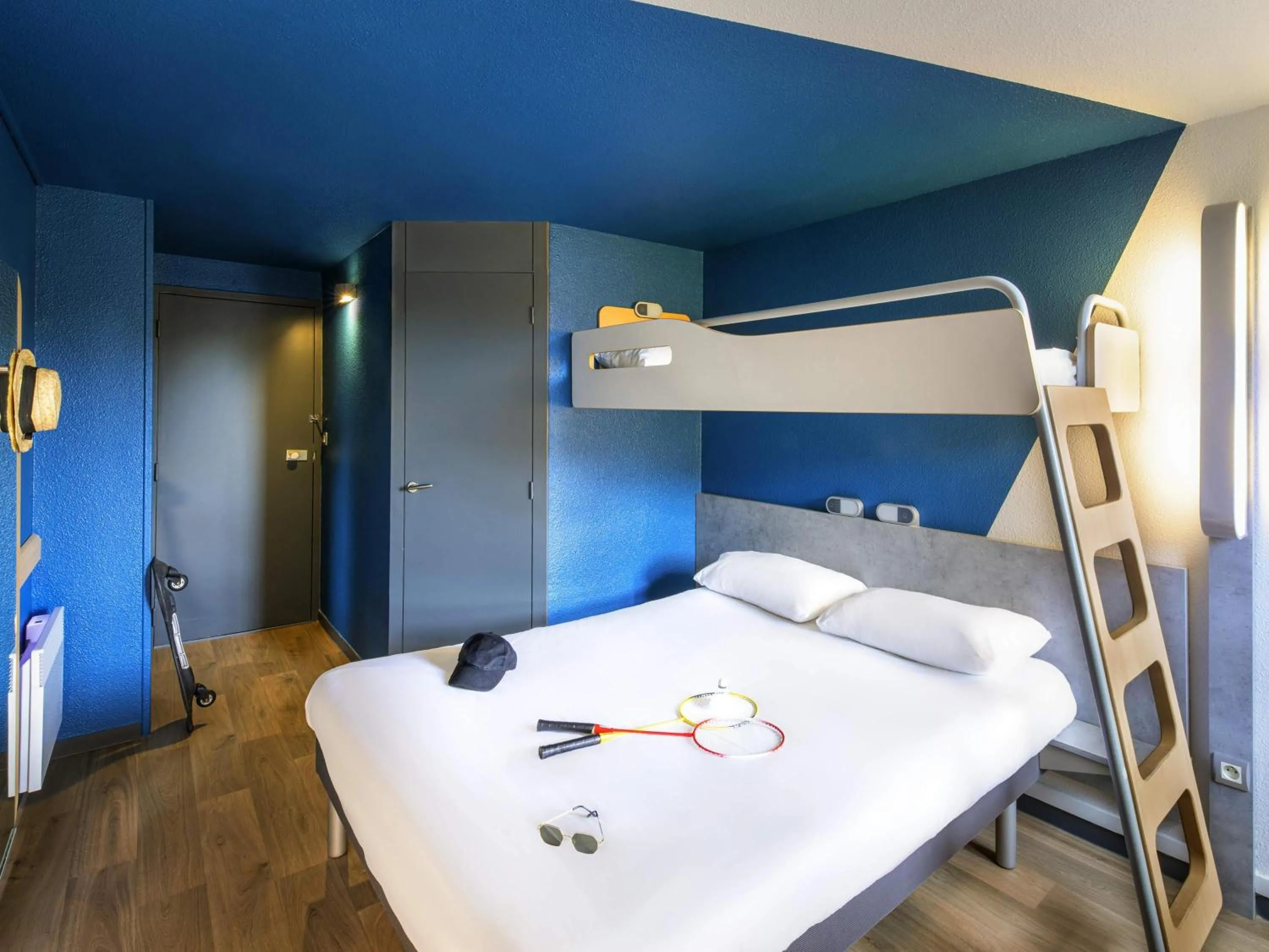 Bedroom, Bed in ibis budget Grenoble Voreppe