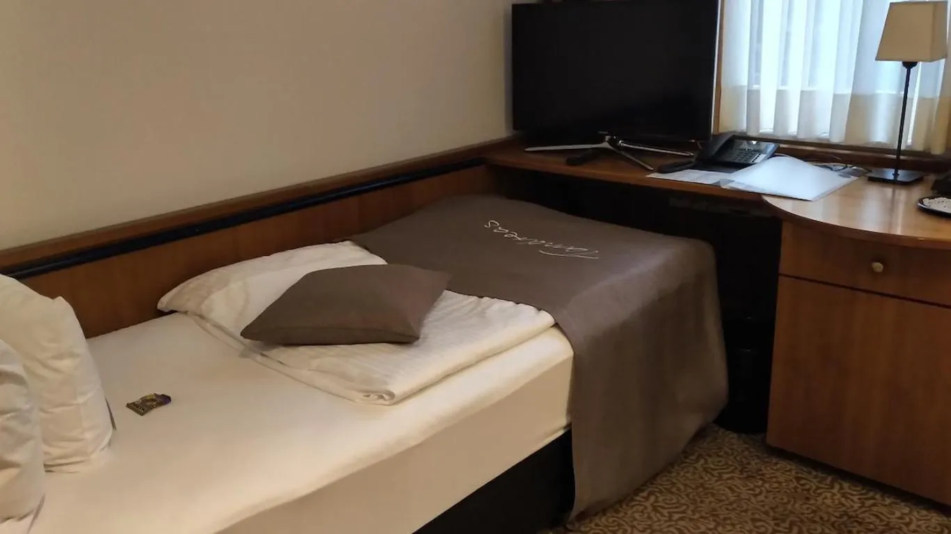 Bed in Tandreas Hotel & Restaurant