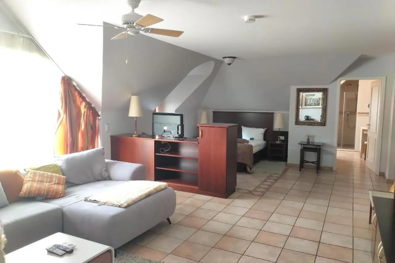 Living room, Bed in Tandreas Hotel & Restaurant