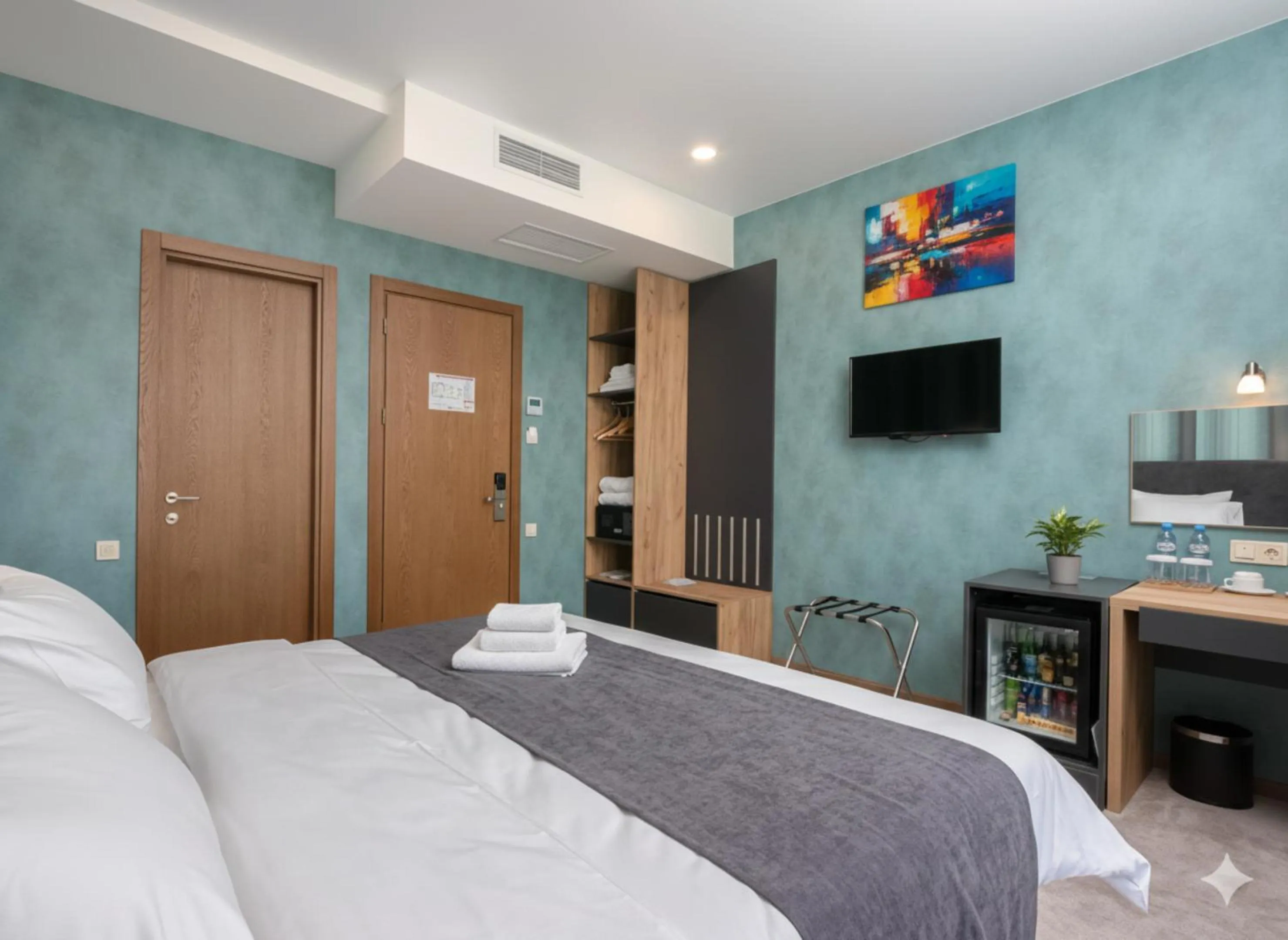 Photo of the whole room, Bed in Brooch Boutique Hotel