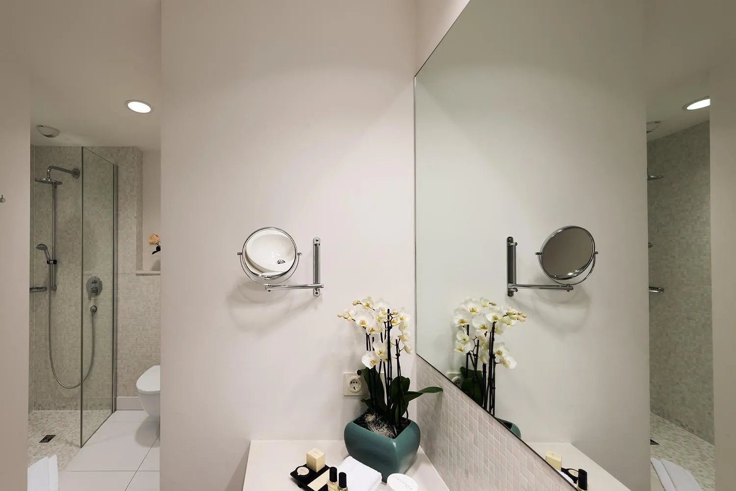 Bathroom in Privathotel Lindtner Hamburg