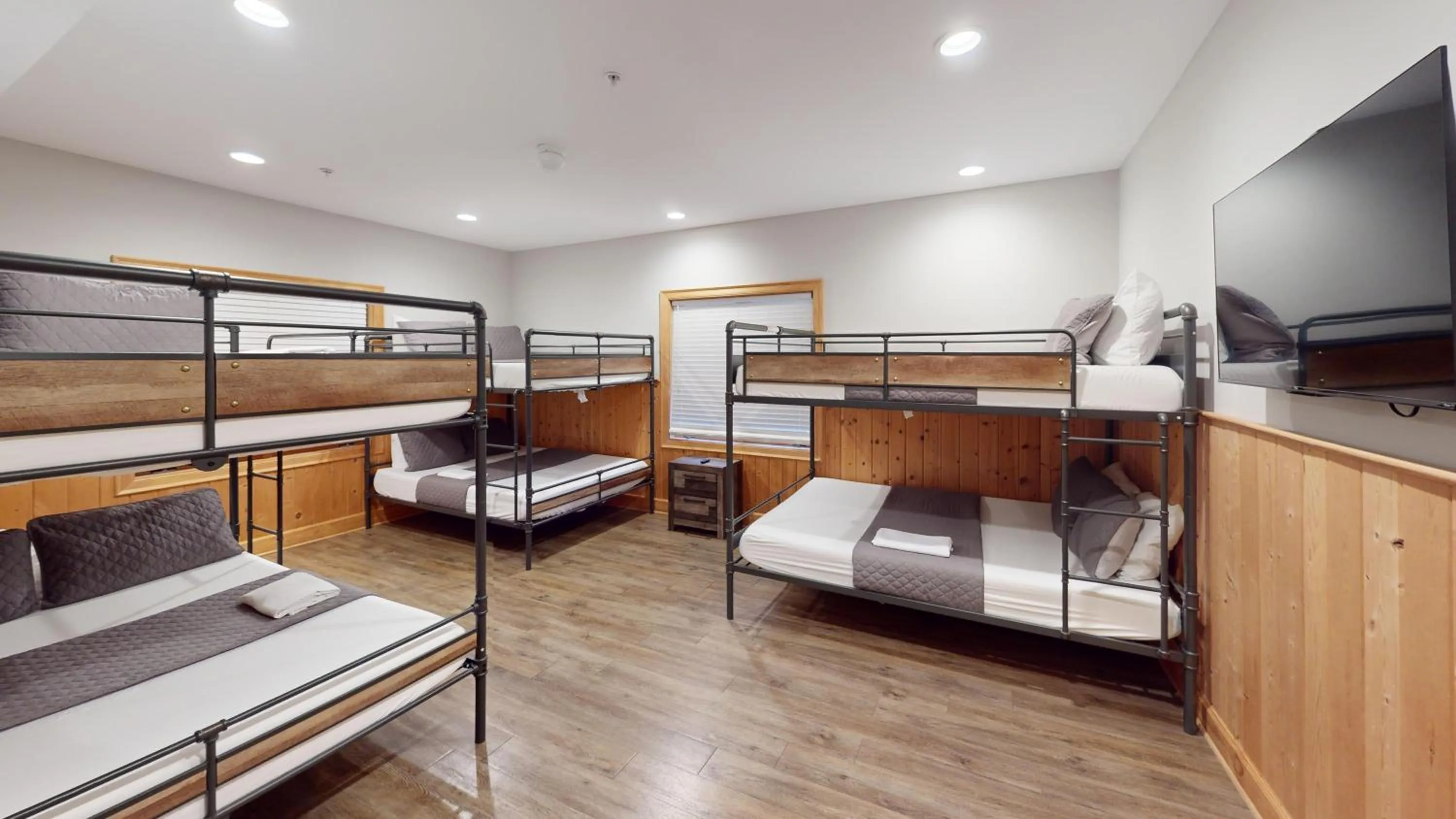 Bed in Viewpoint Condominiums