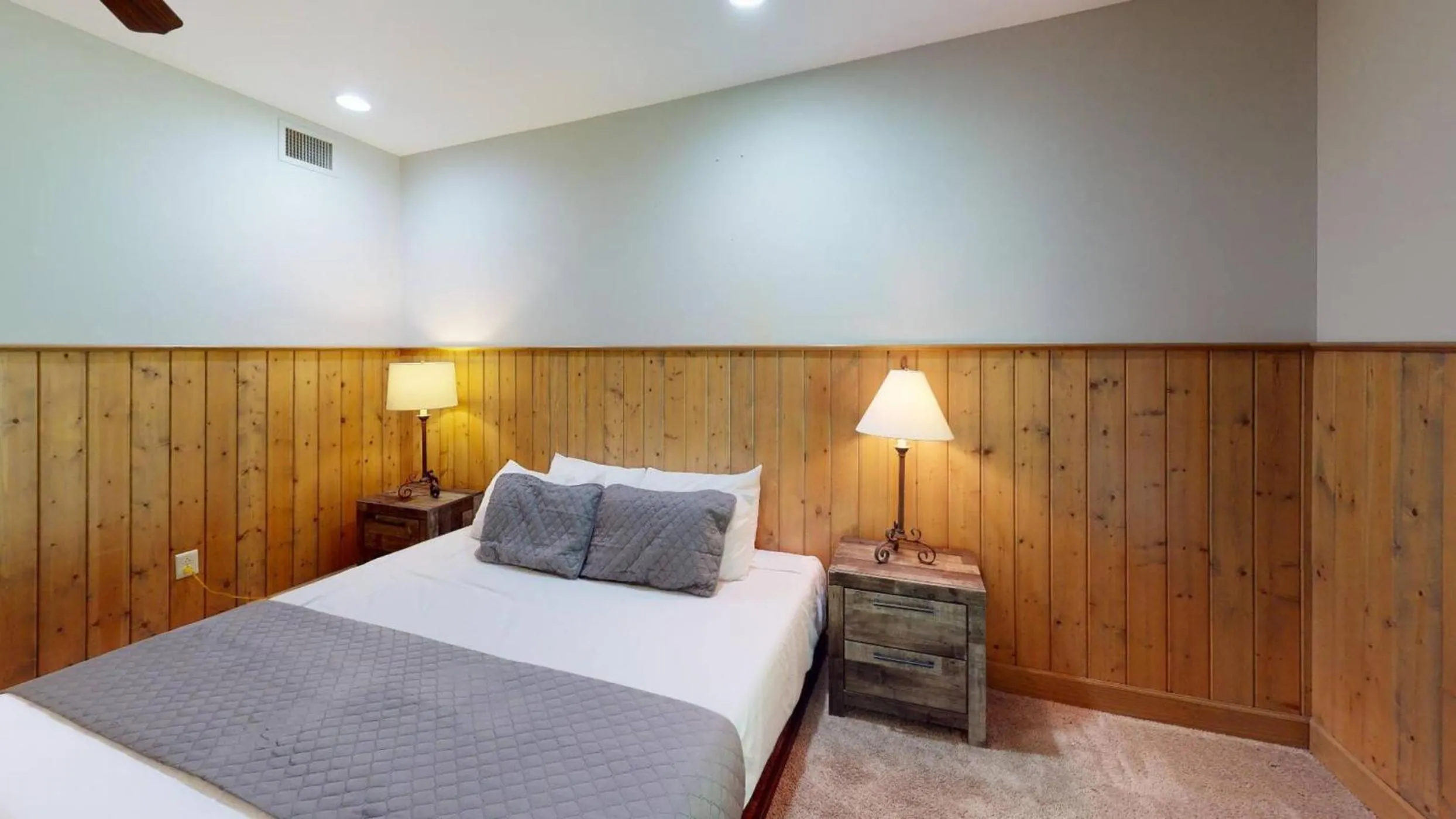 Other, Bed in Viewpoint Condominiums