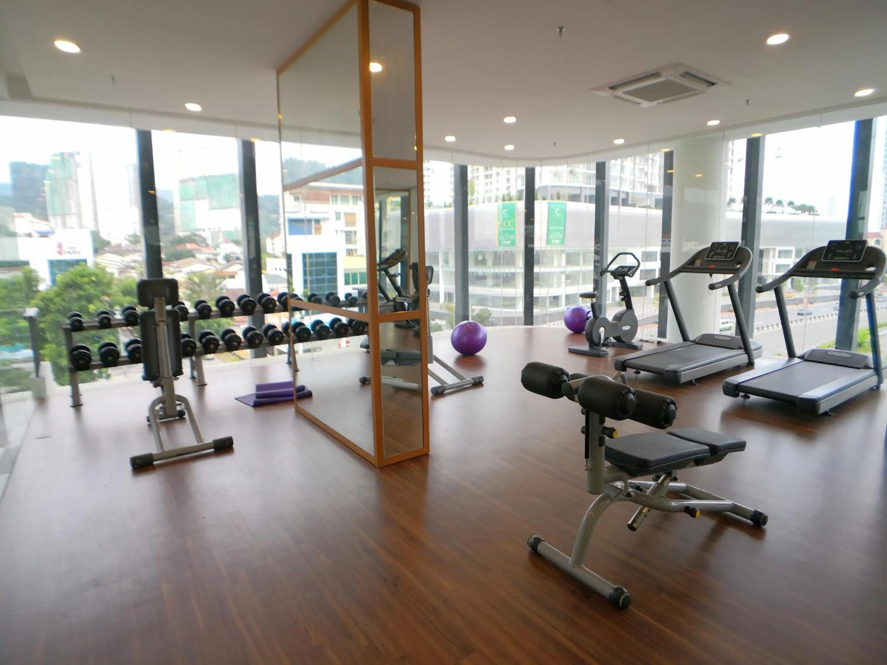 Fitness centre/facilities in The Landmark by Comfy