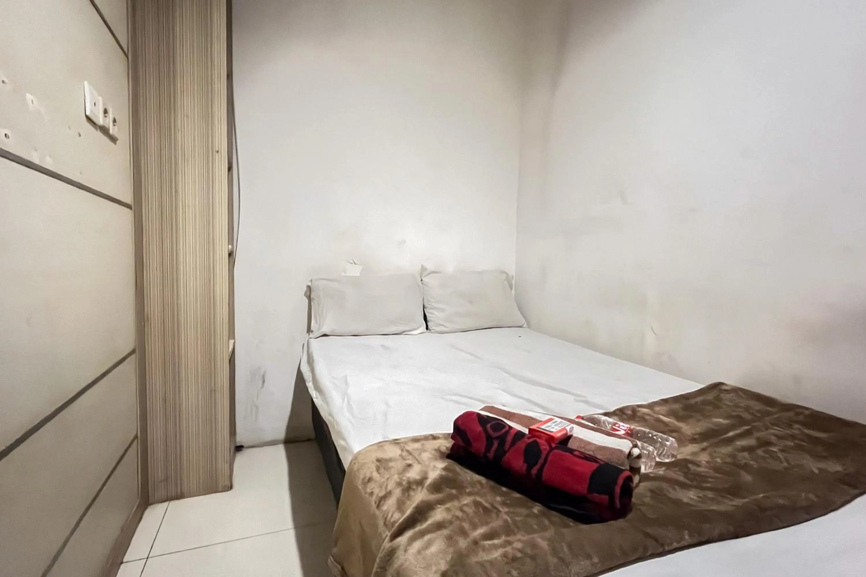 Bedroom, Bed in Good Sleep 1 RedPartner