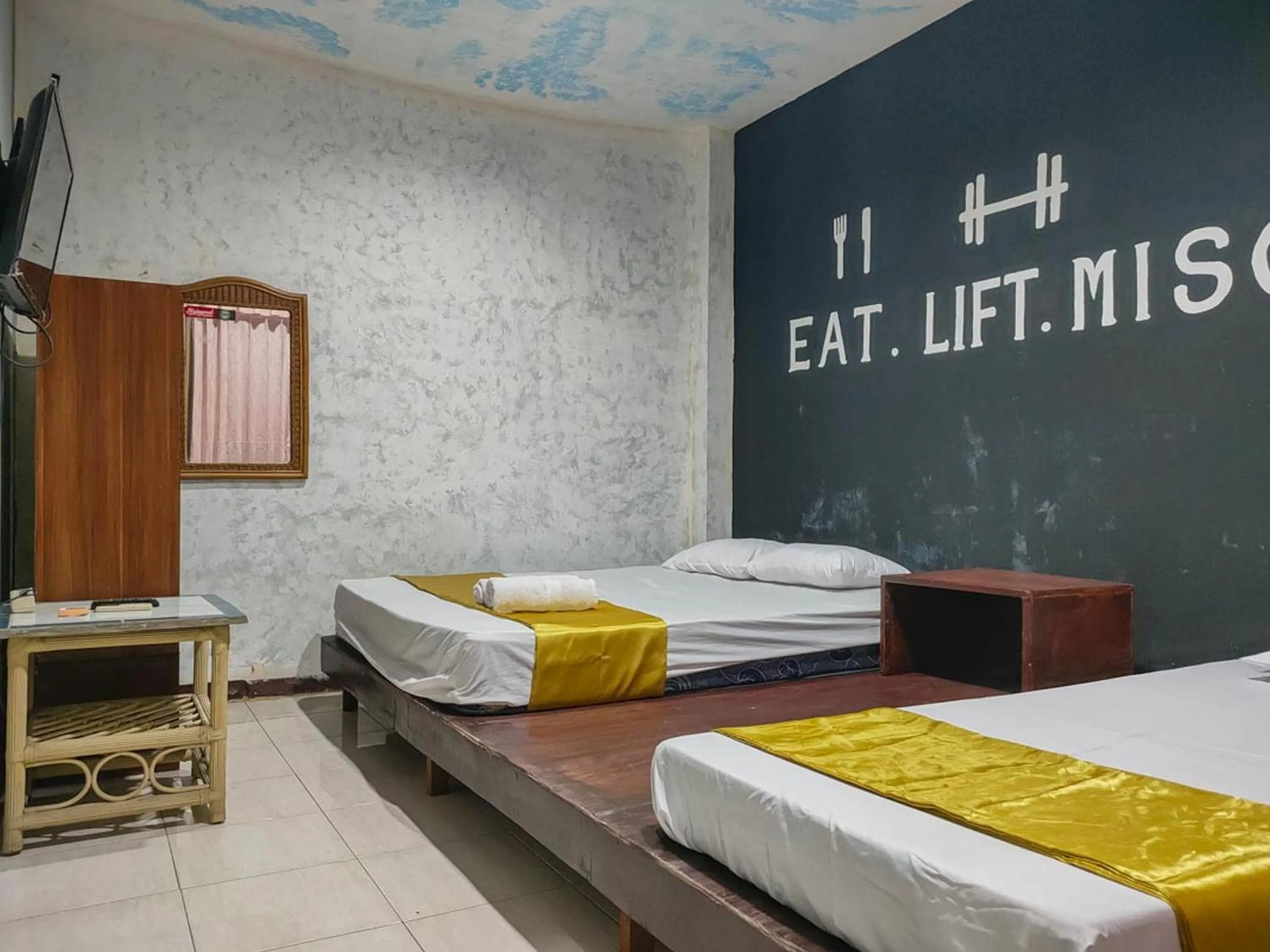 Bedroom, Bed in Yellow Sapphire RedPartner near Mayjend Sungkono