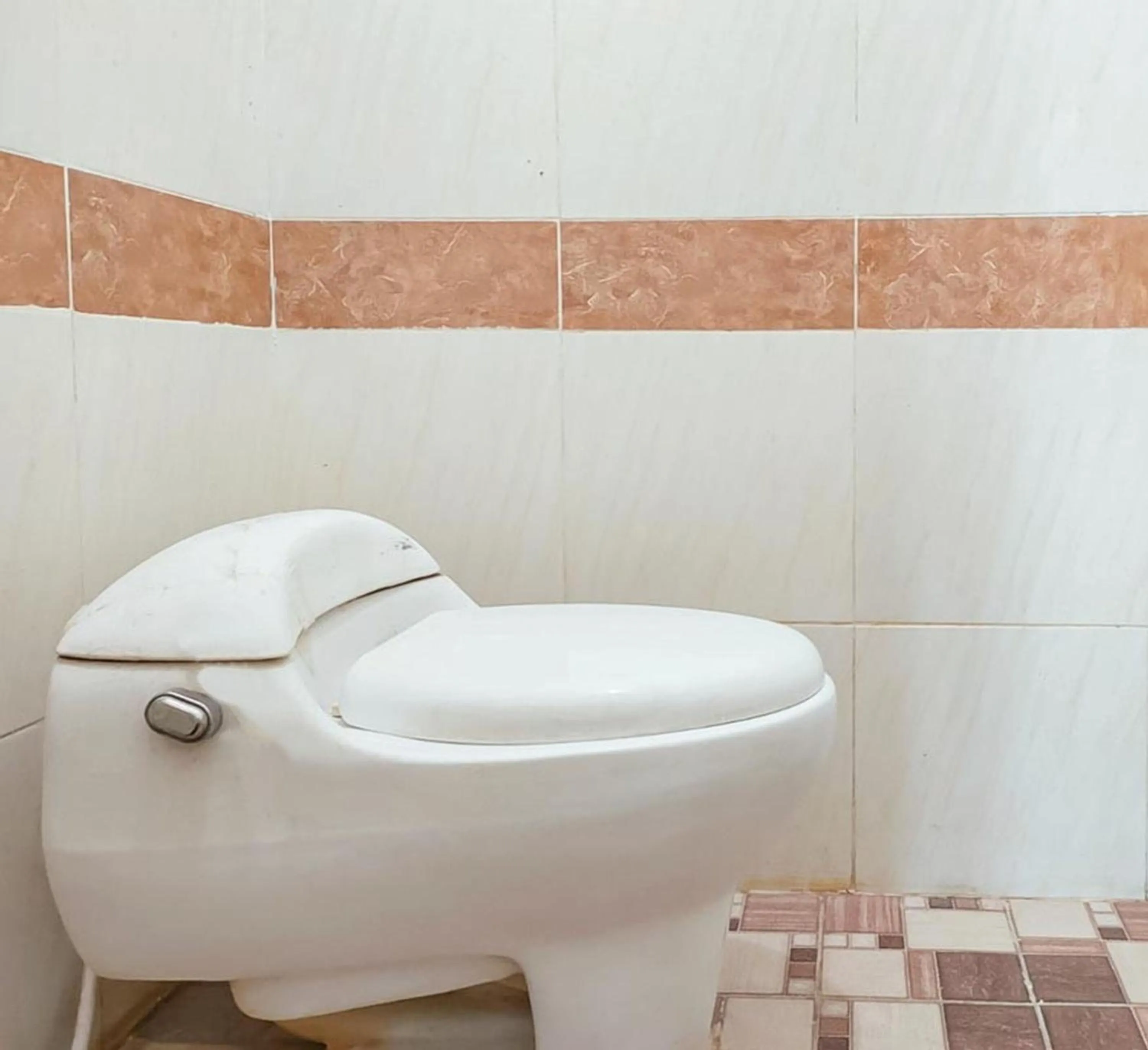 Bathroom in Yellow Sapphire RedPartner near Mayjend Sungkono