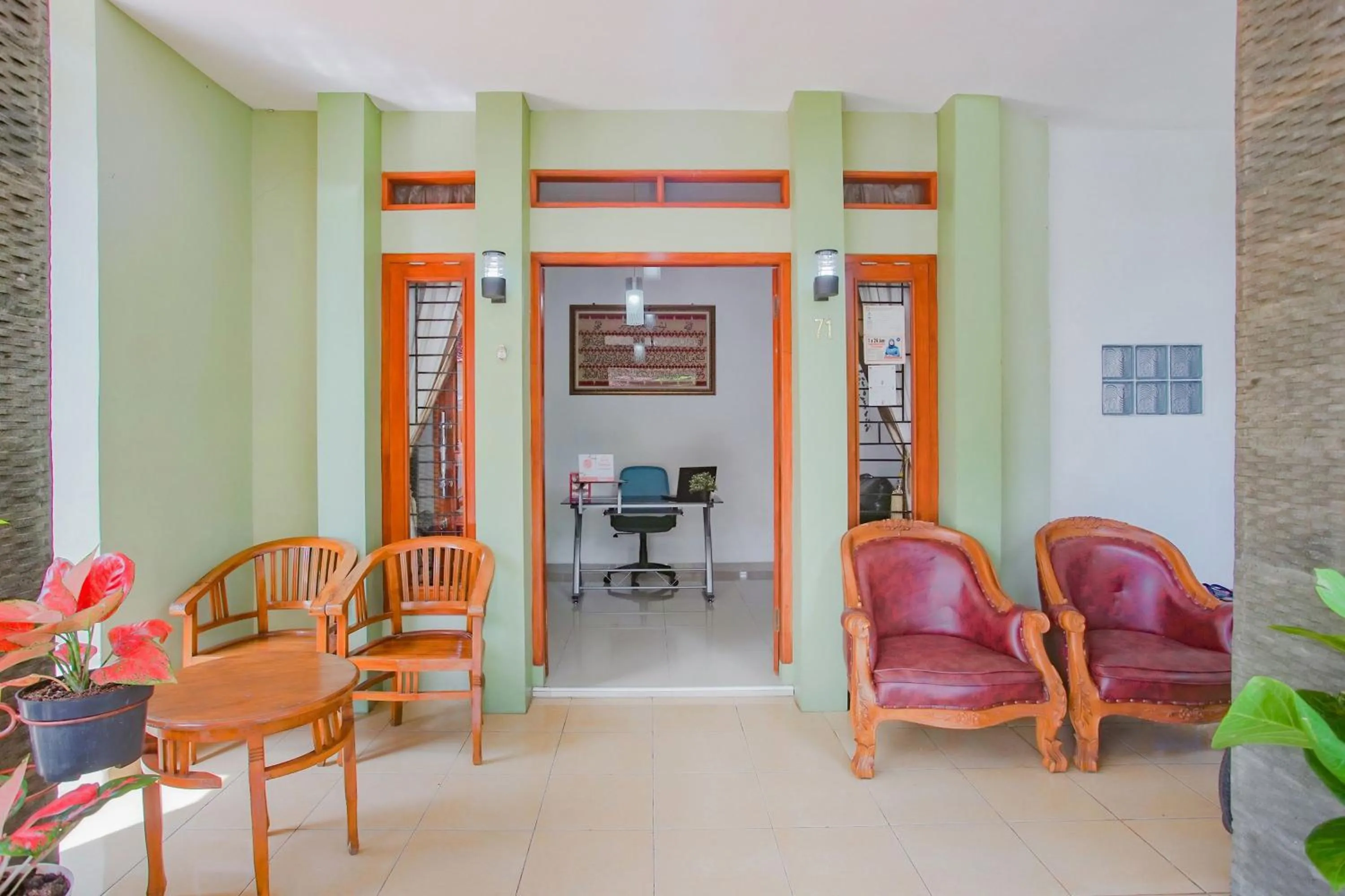 Lobby or reception in Hotel O Wisma Bambu Syariah